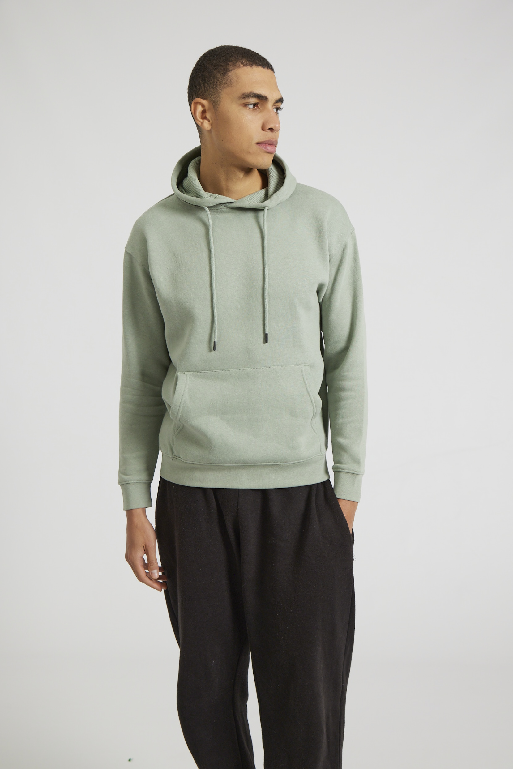 CR02-v2.0-Studio_170