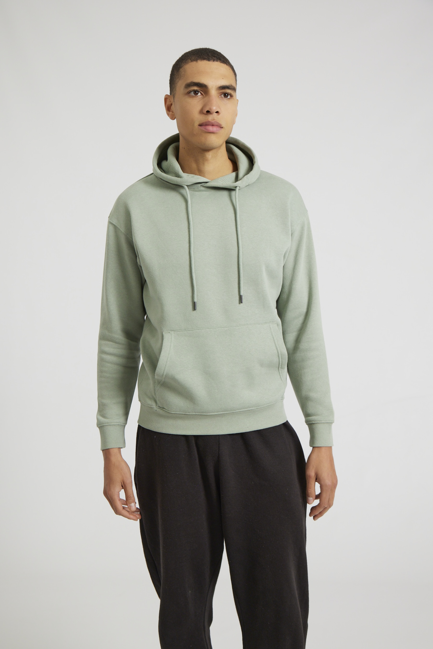 CR02-v2.0-Studio_195