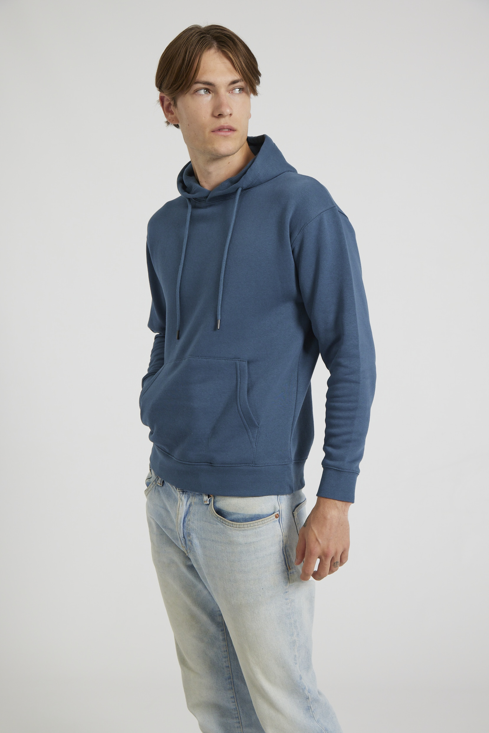 CR02-v2.0-Studio_201