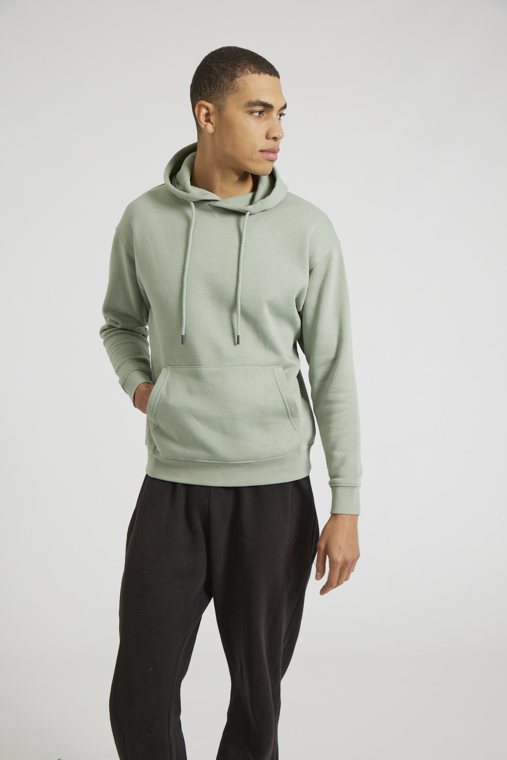 CR02-v2.0-Studio_210