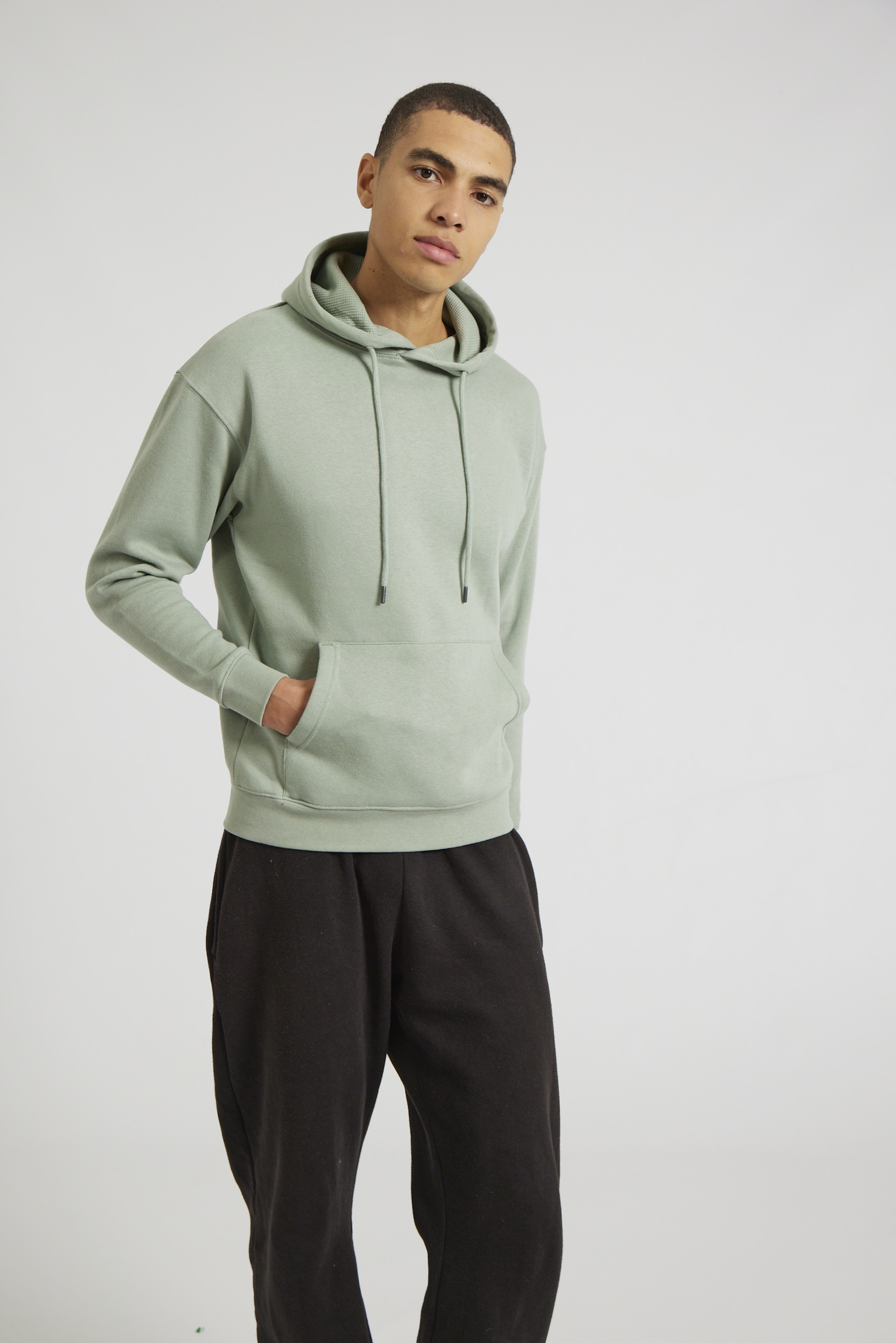 CR02-v2.0-Studio_211