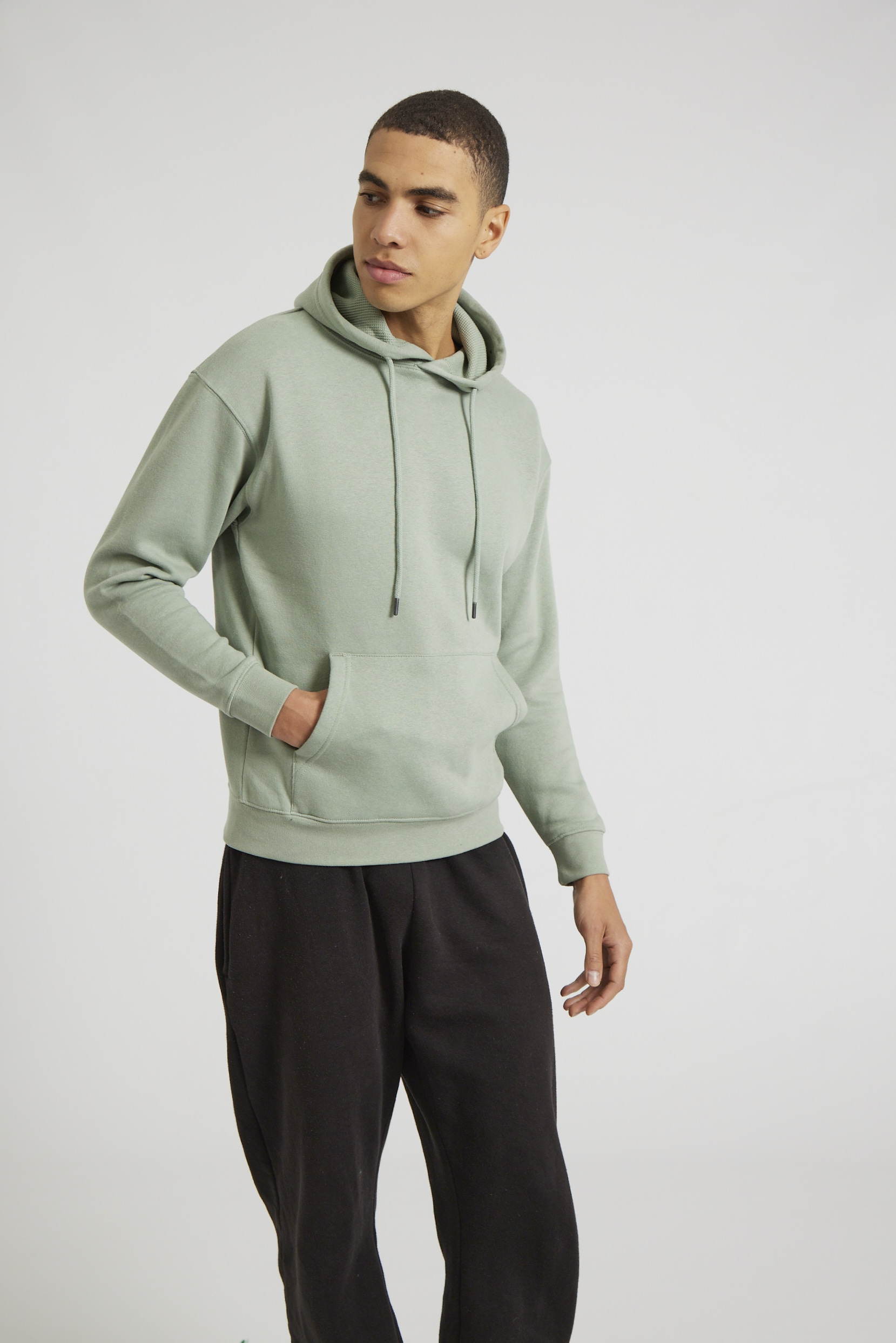 CR02-v2.0-Studio_214