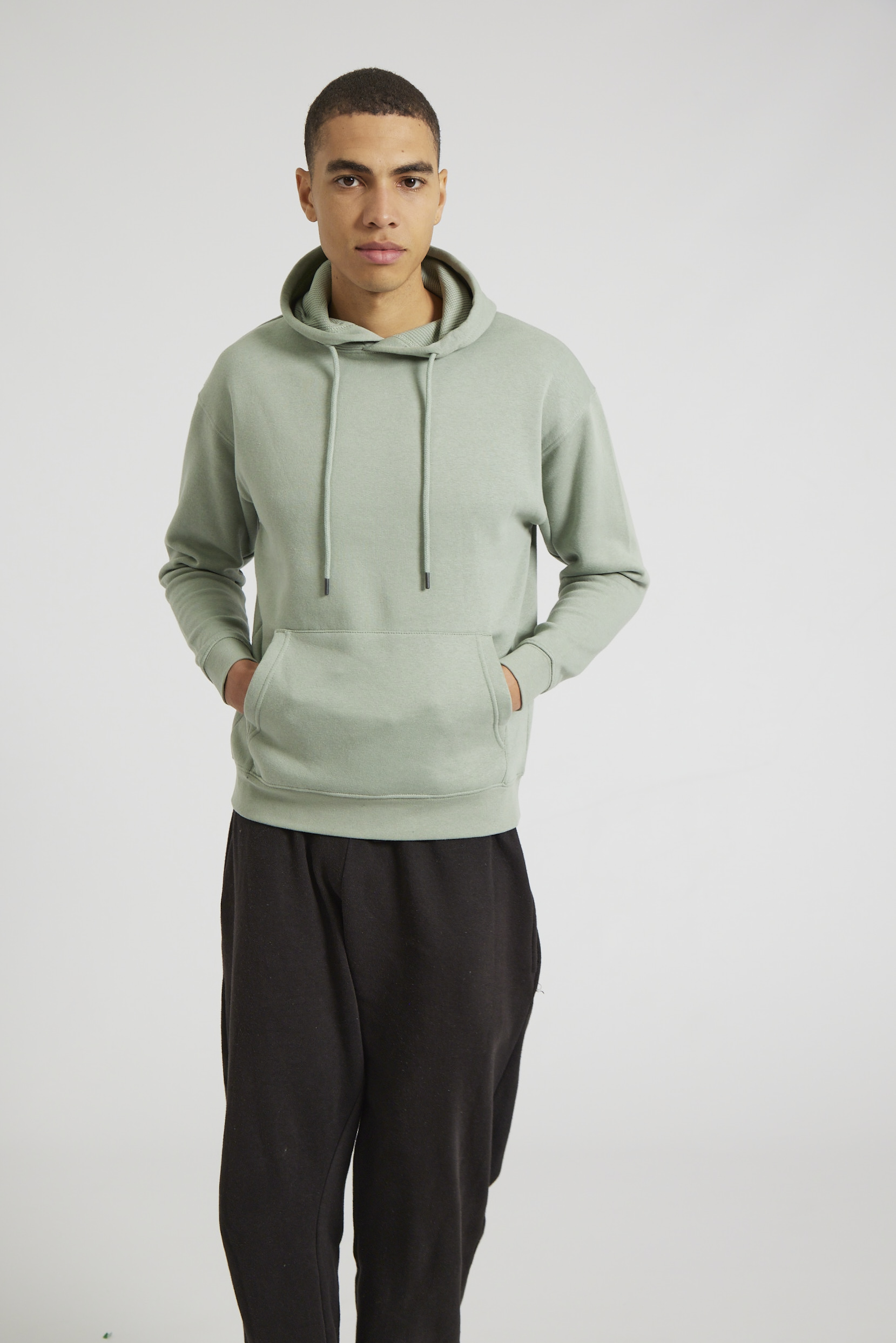 CR02-v2.0-Studio_217