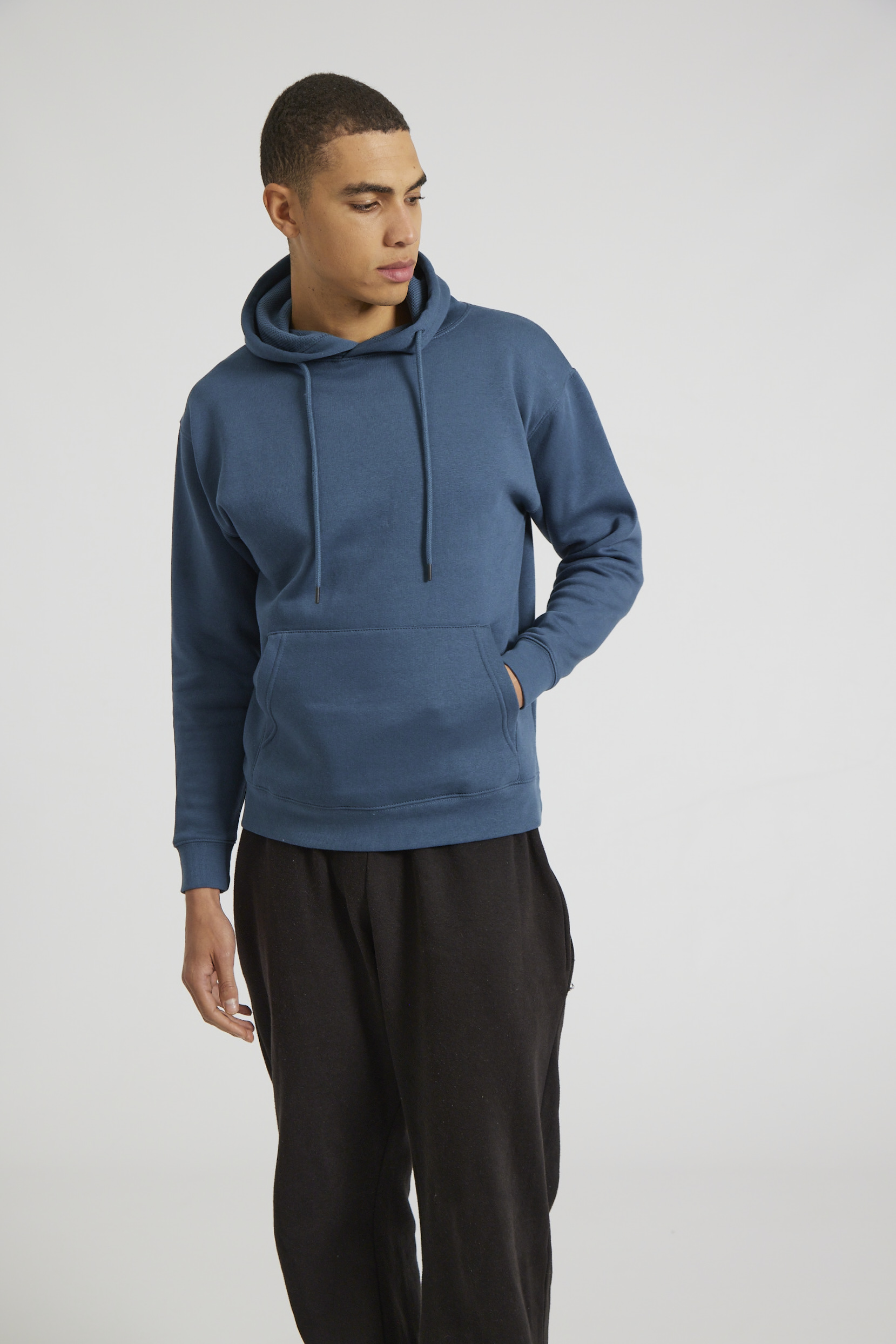 CR02-v2.0-Studio_240