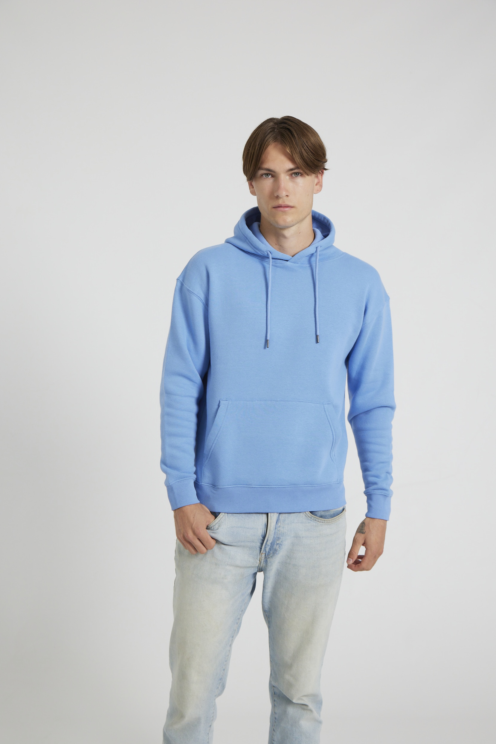 CR02-v2.0-Studio_408