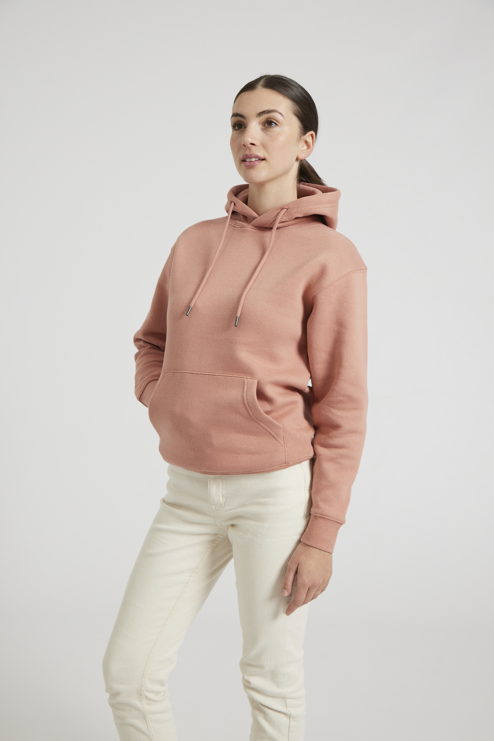 CR02-v2.0-Studio_425