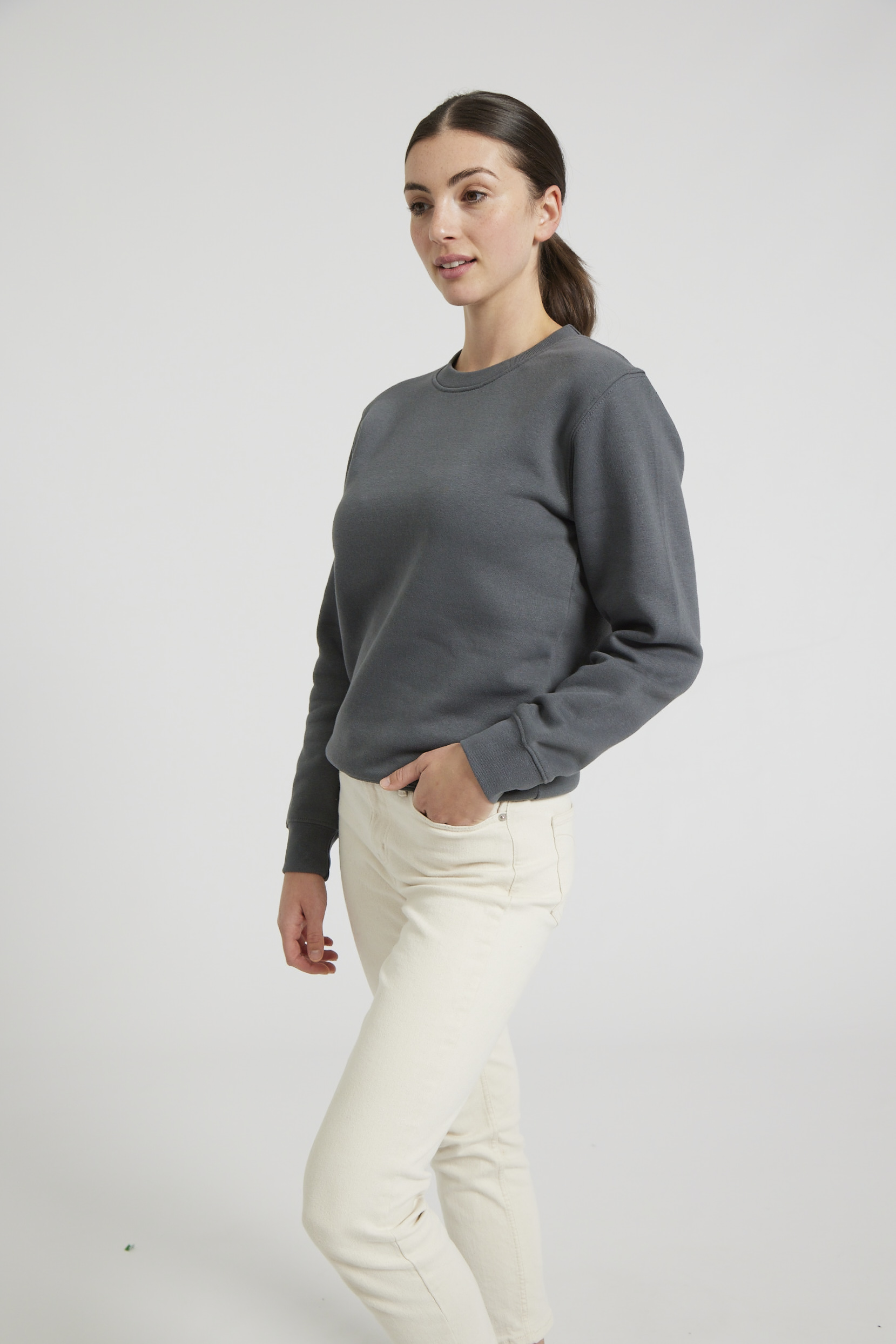 CR03-v2.0-Studio_135