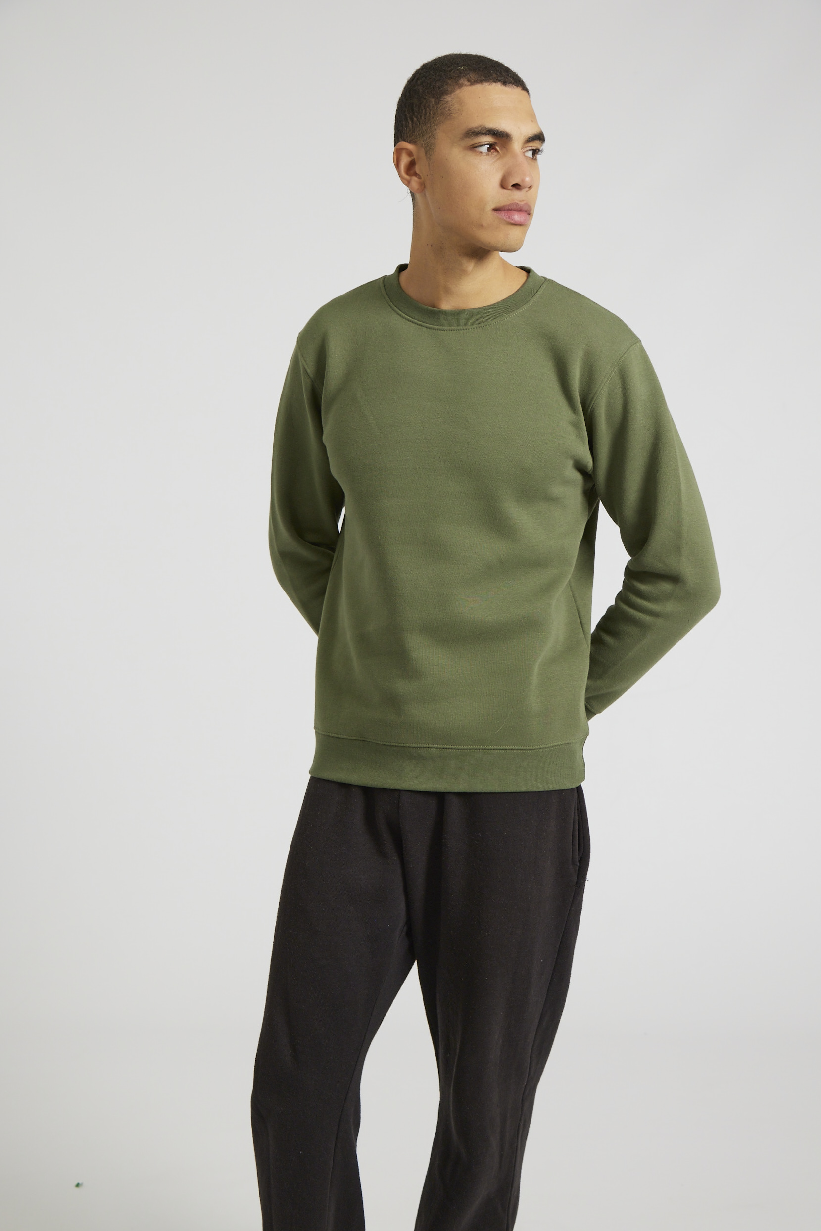 CR03-v2.0-Studio_169