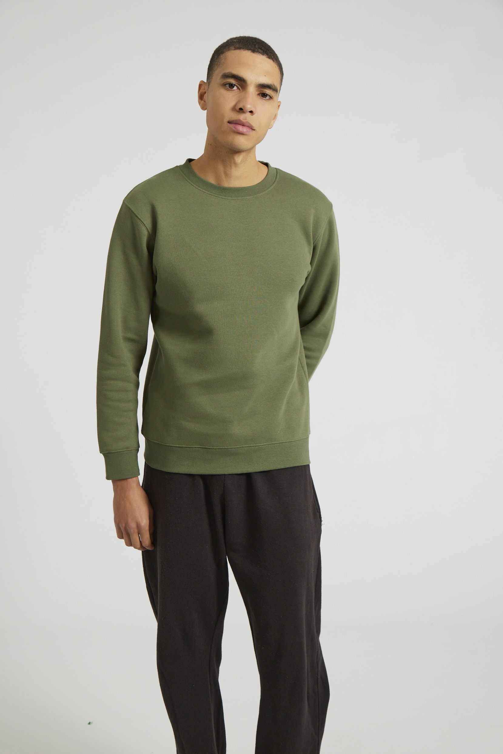 CR03-v2.0-Studio_180