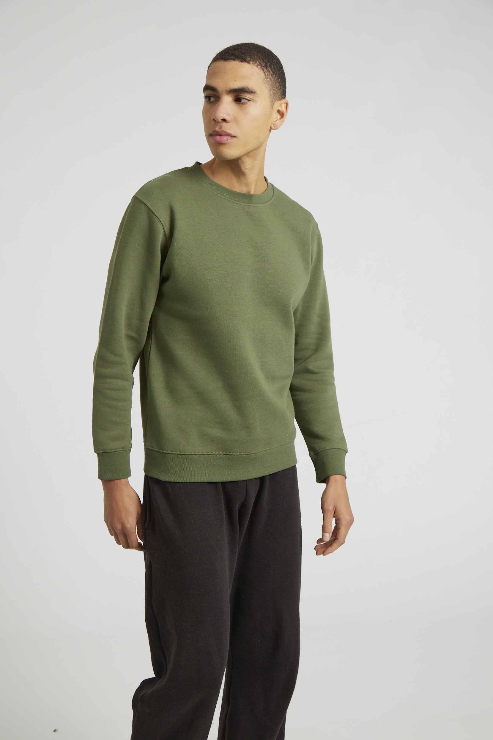 CR03-v2.0-Studio_185