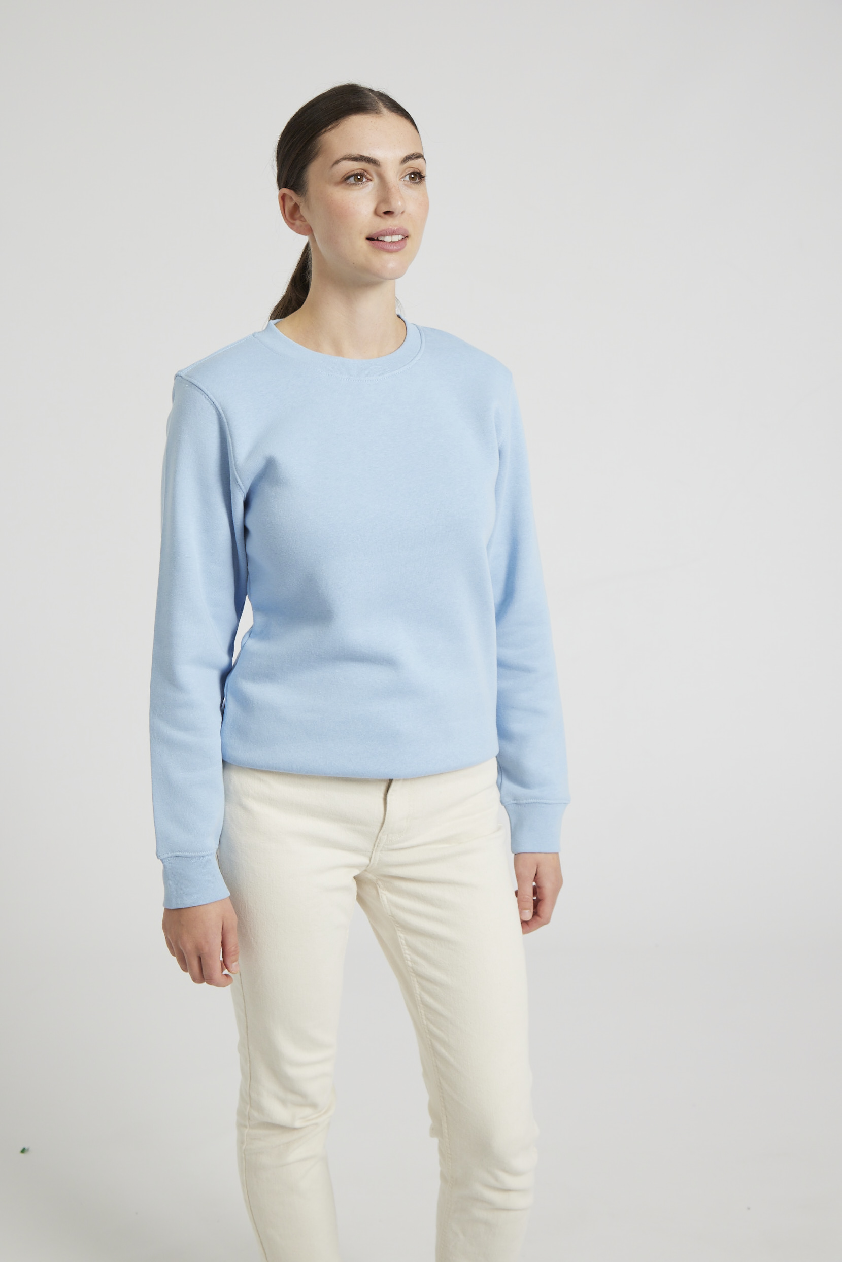 CR03-v2.0-Studio_210