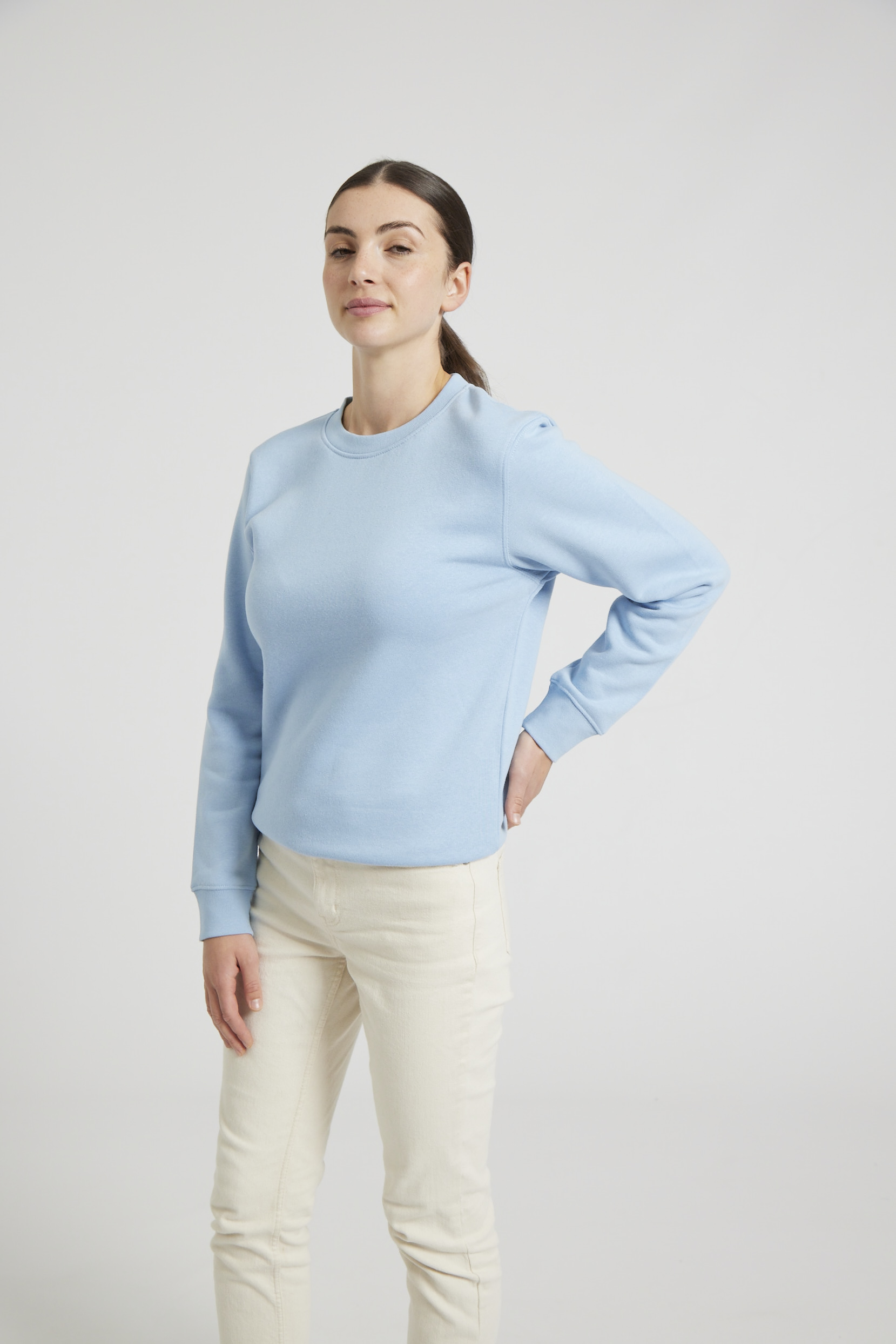 CR03-v2.0-Studio_220