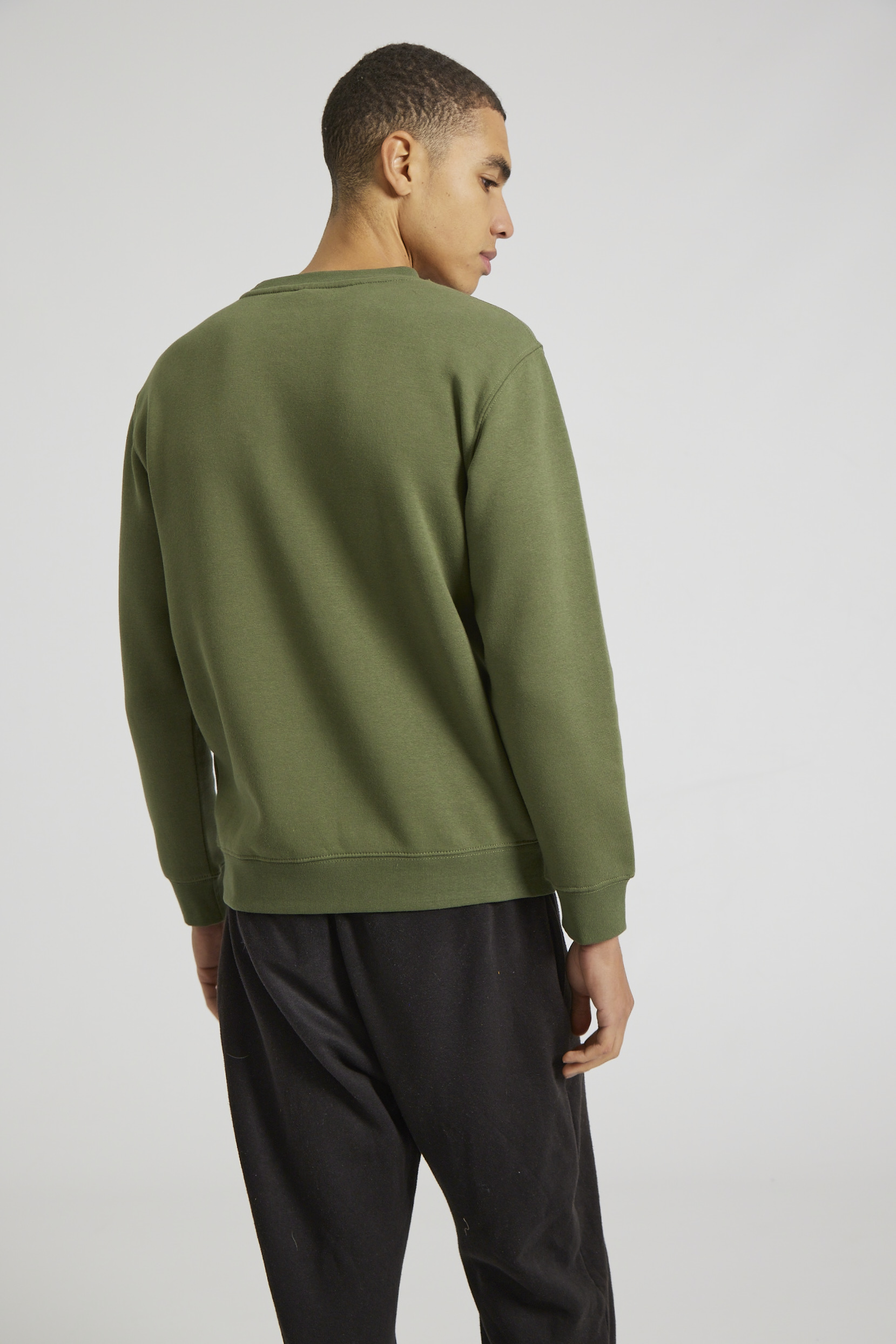 CR03-v2.0-Studio_304