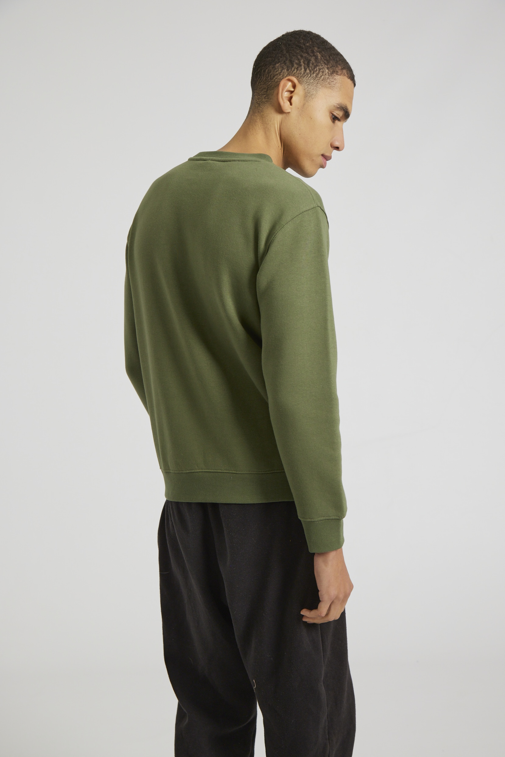 CR03-v2.0-Studio_305