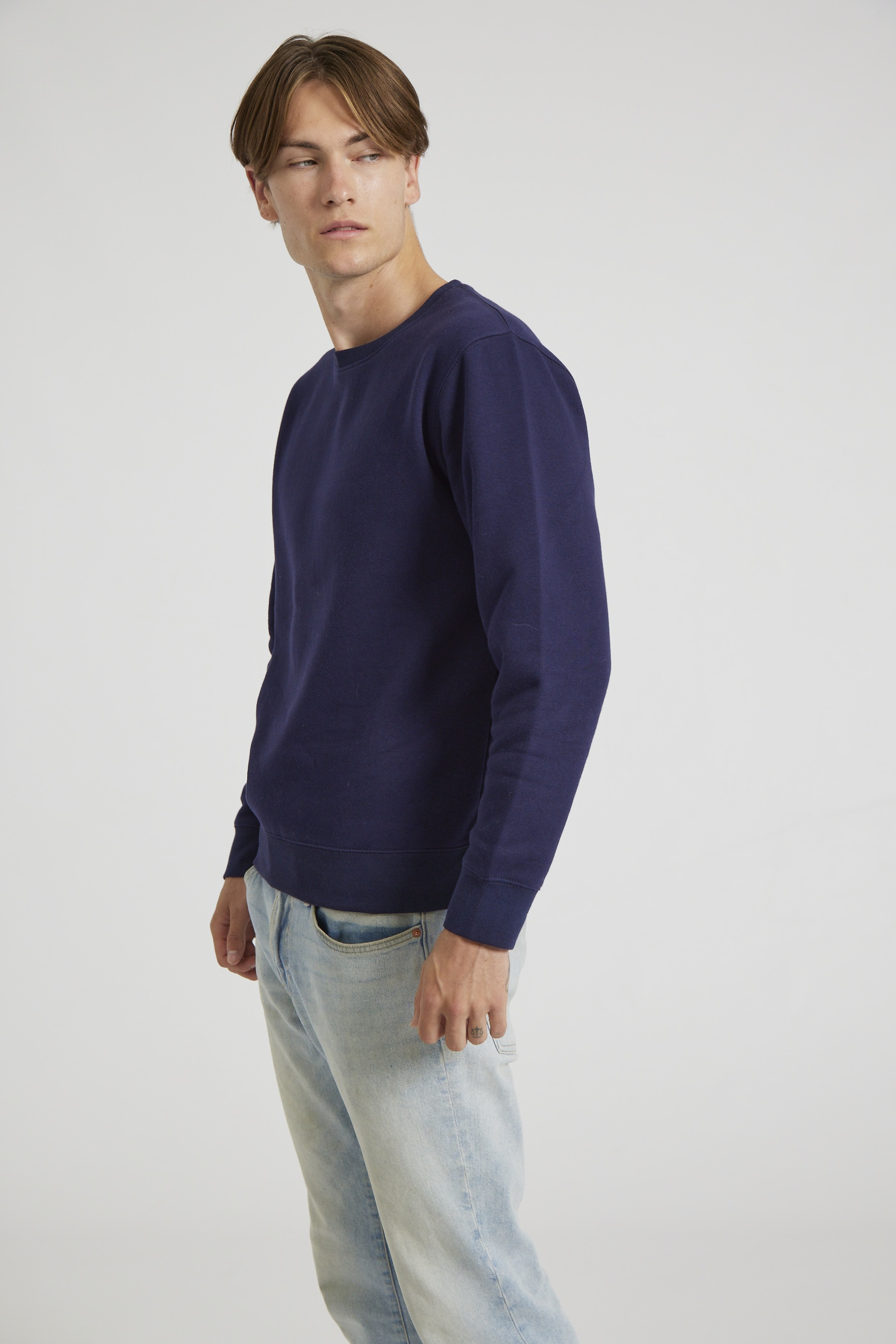 CR03-v2.0-Studio_369