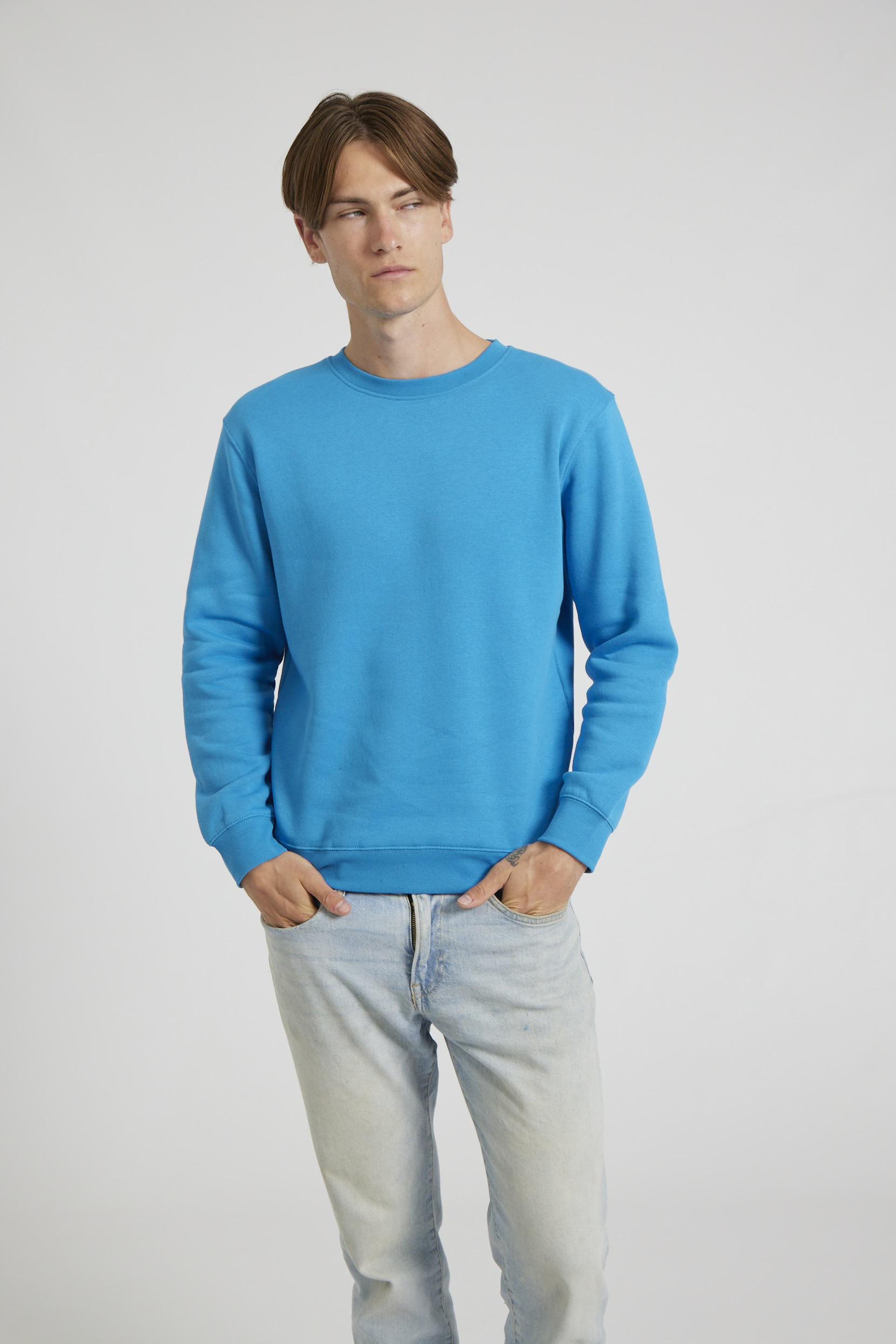 CR03-v2.0-Studio_373