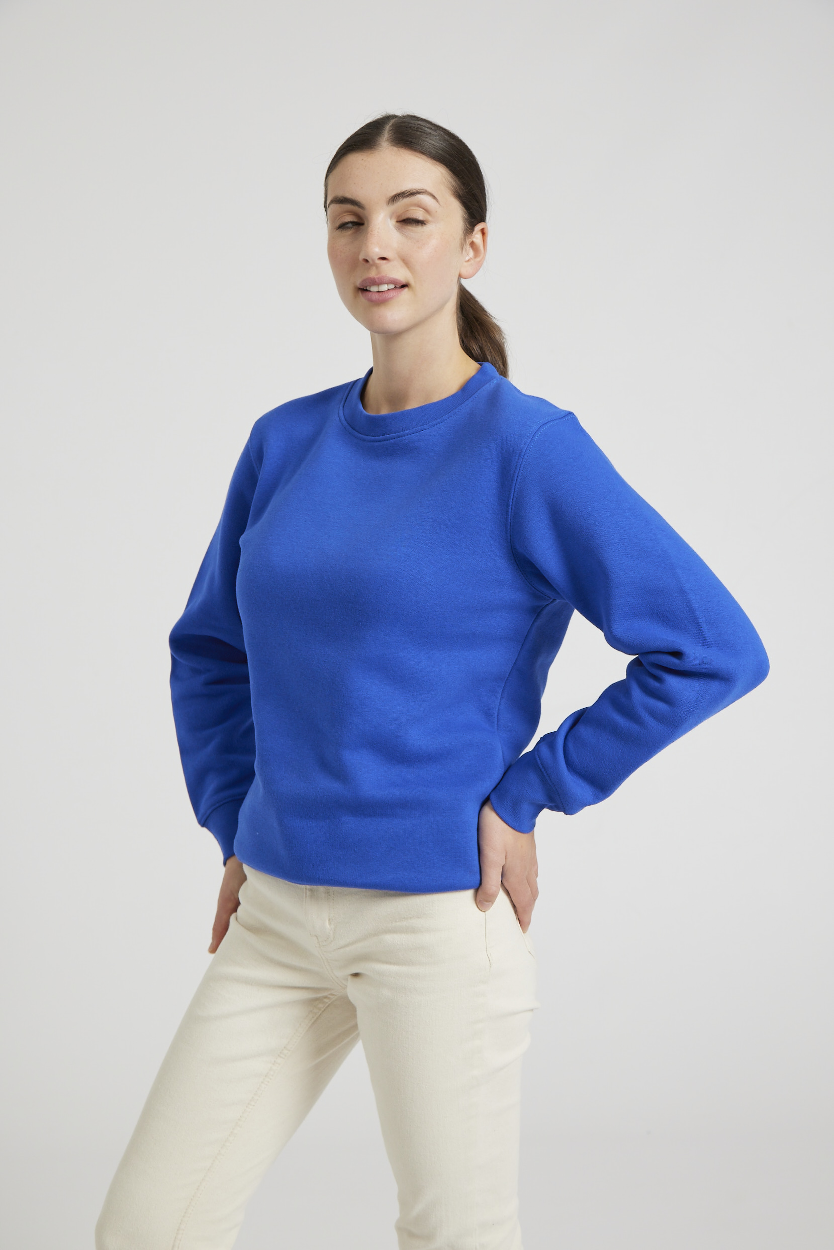 CR03-v2.0-Studio_407