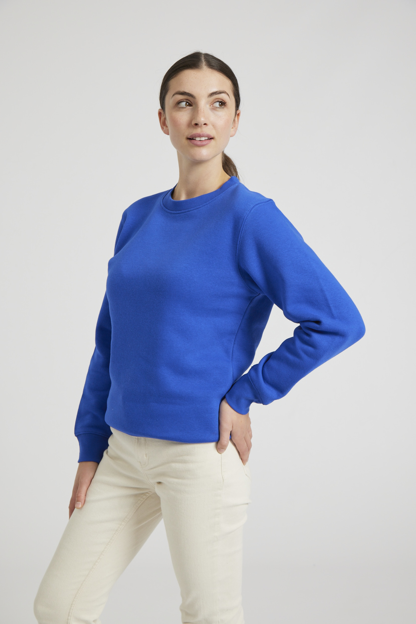 CR03-v2.0-Studio_408