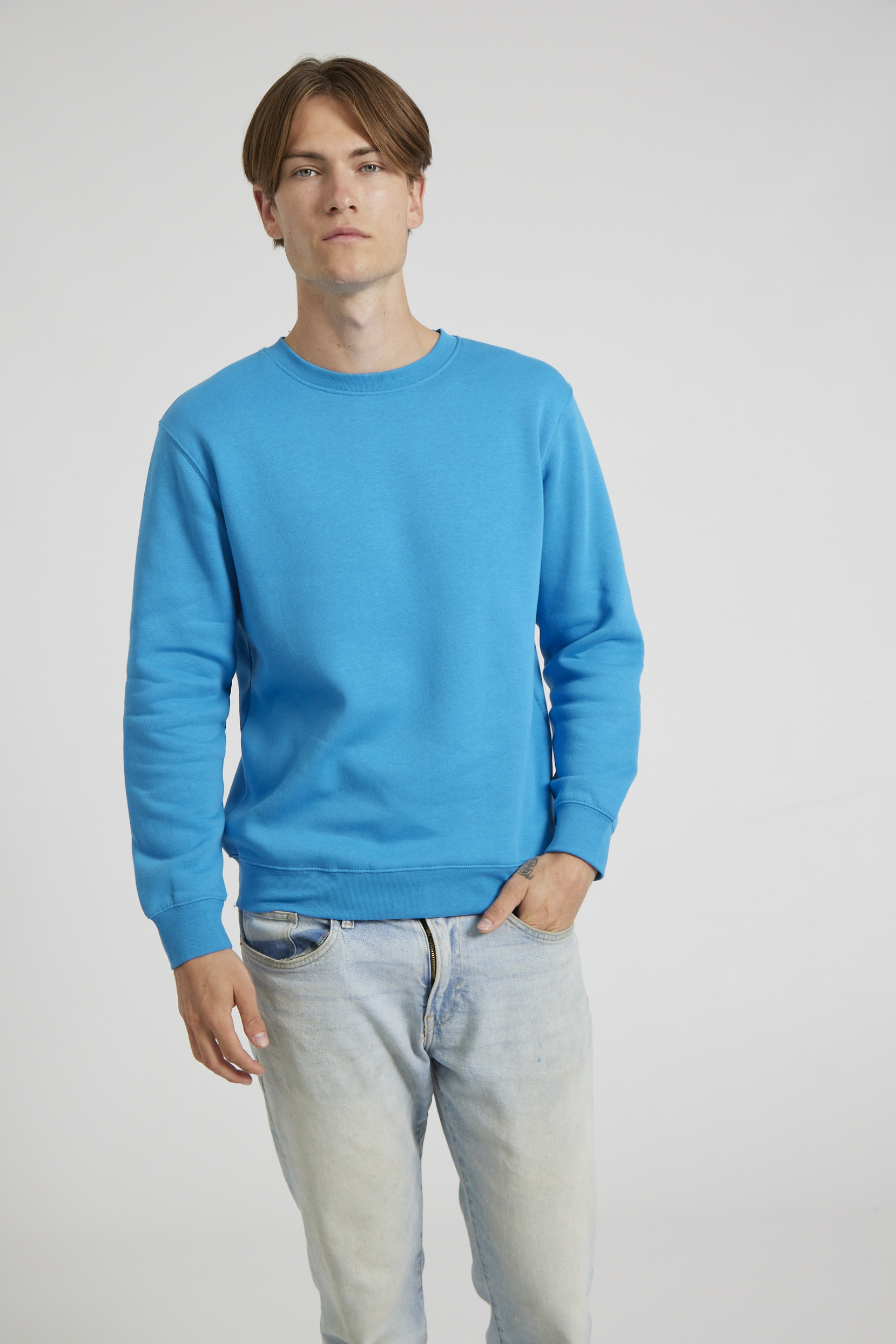 CR03-v2.0-Studio_435