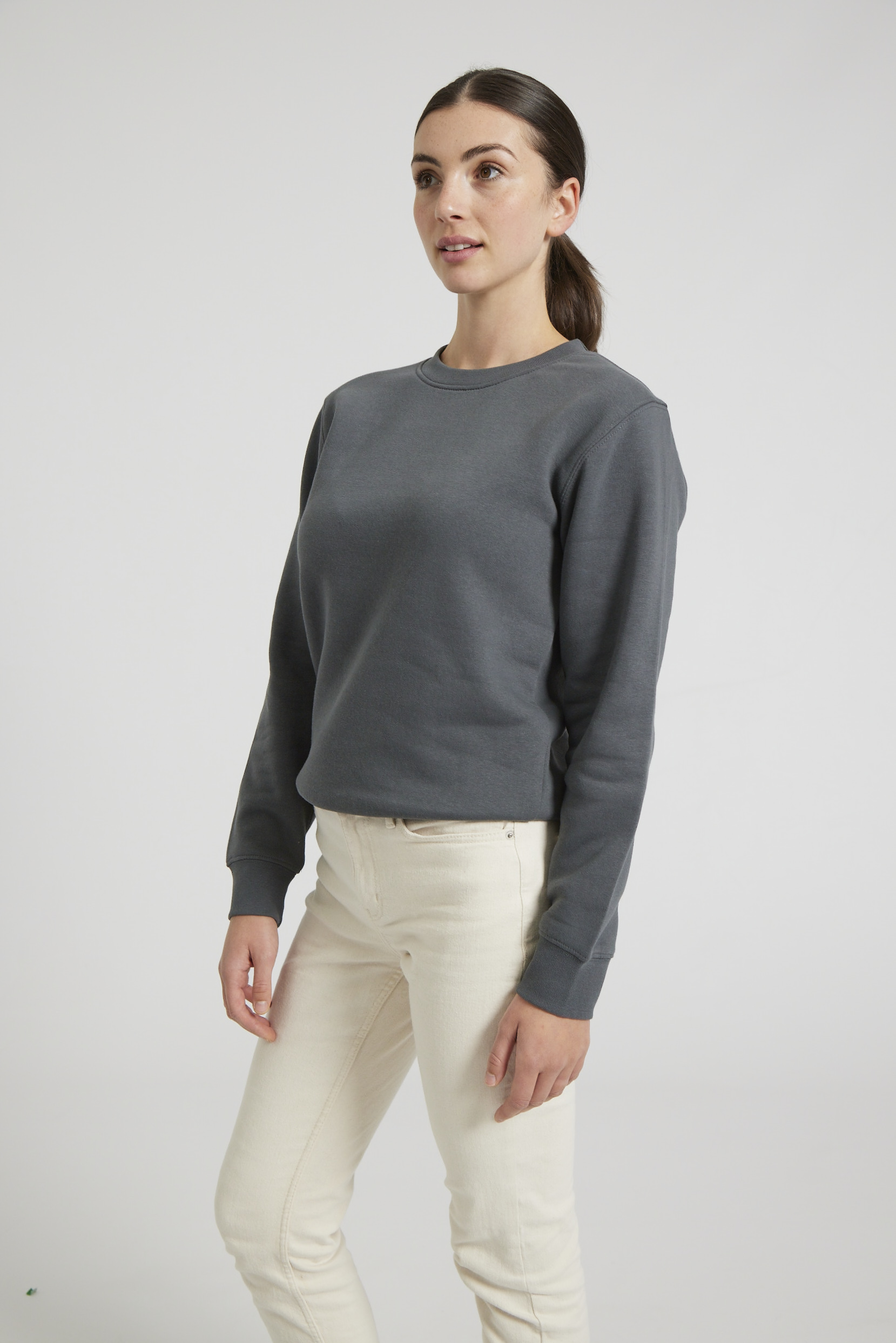 CR03-v2.0-Studio_445