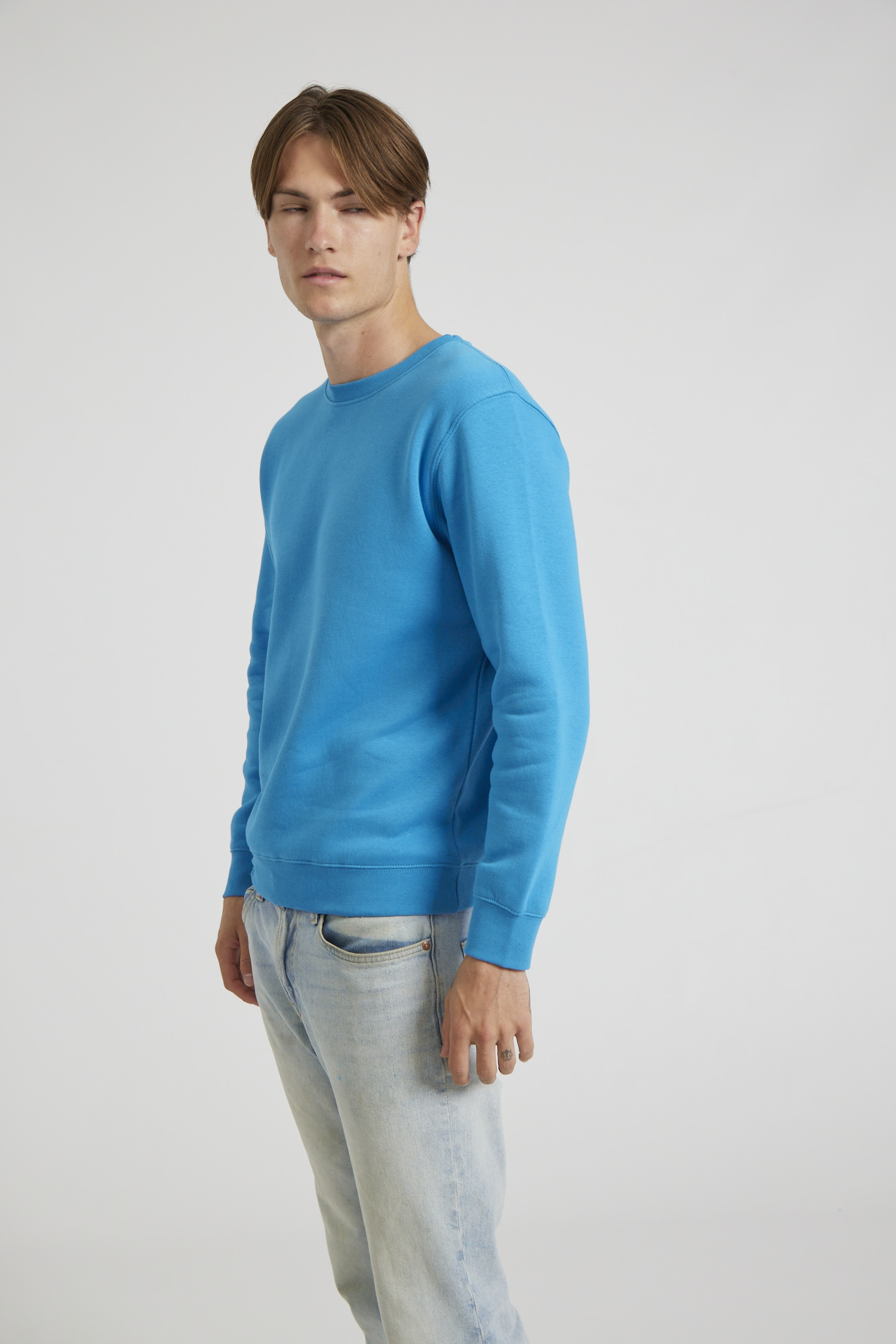 CR03-v2.0-Studio_481