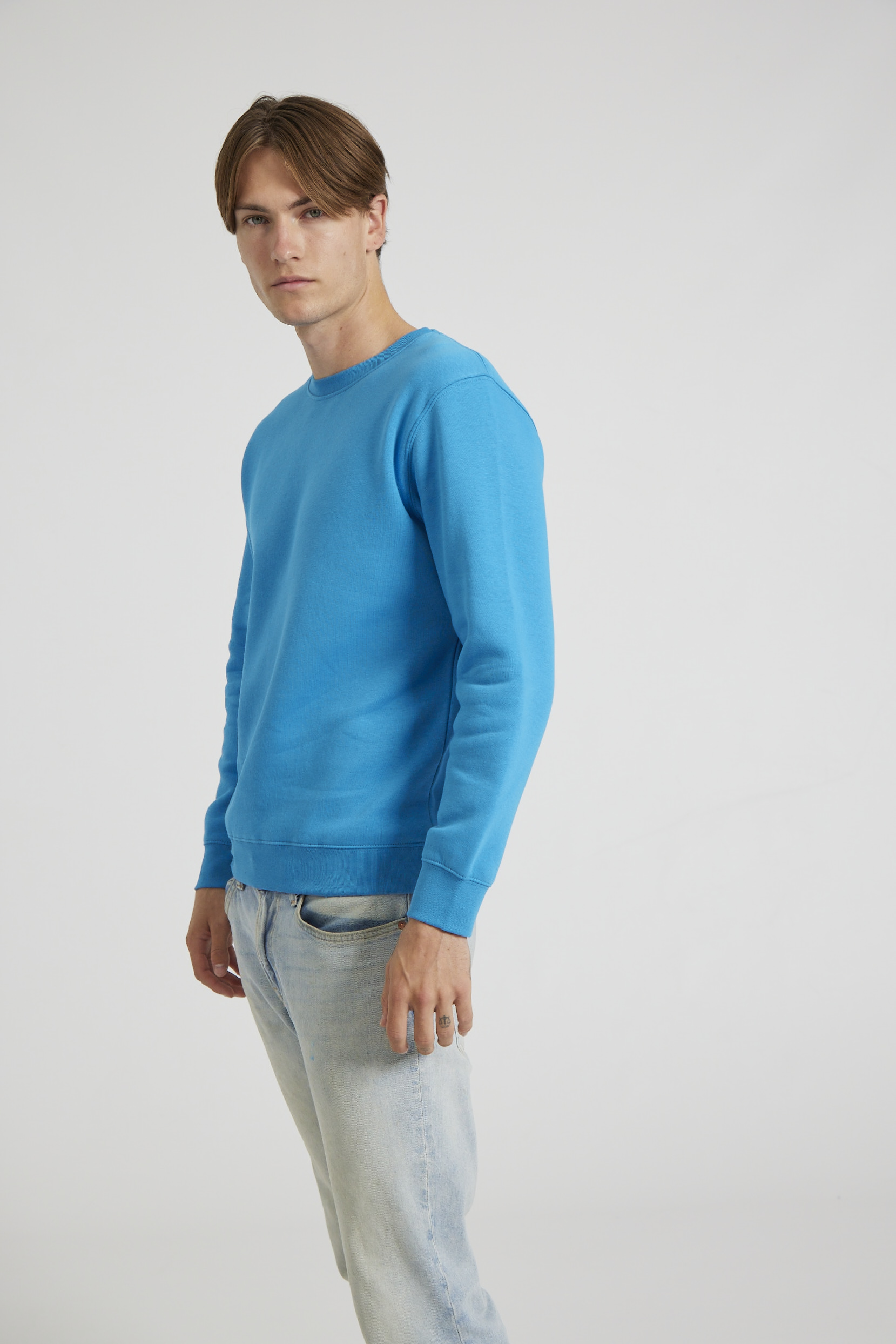 CR03-v2.0-Studio_483