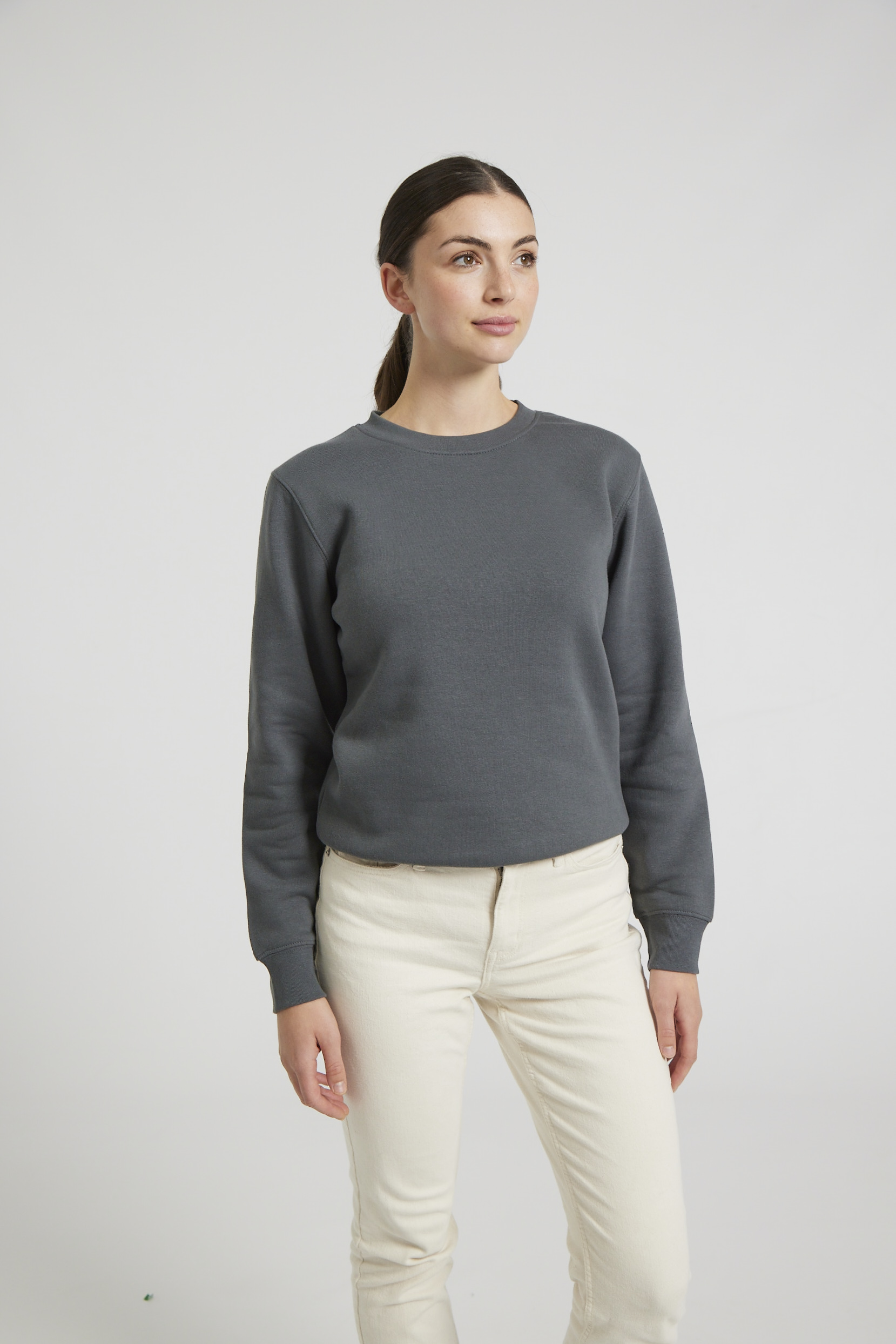 CR03-v2.0-Studio_497