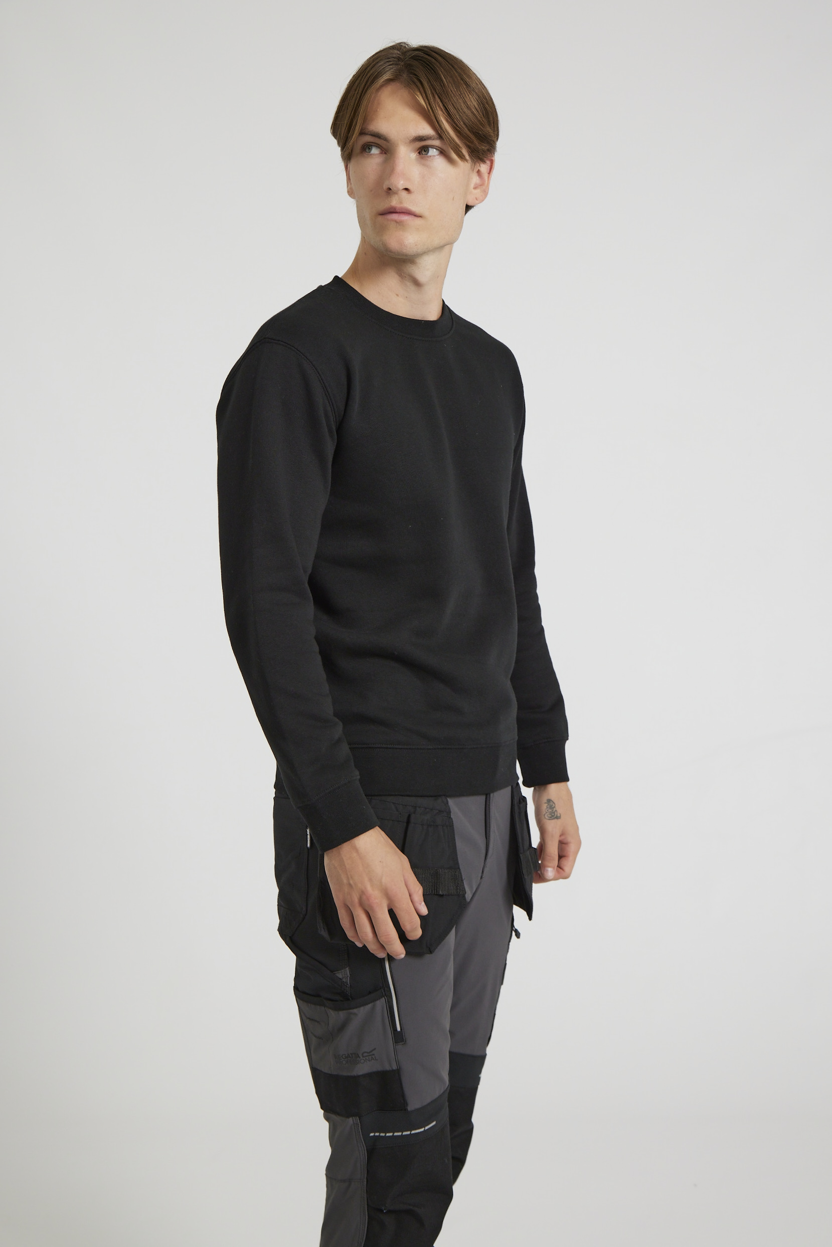 CR03-v2.0-Studio_562