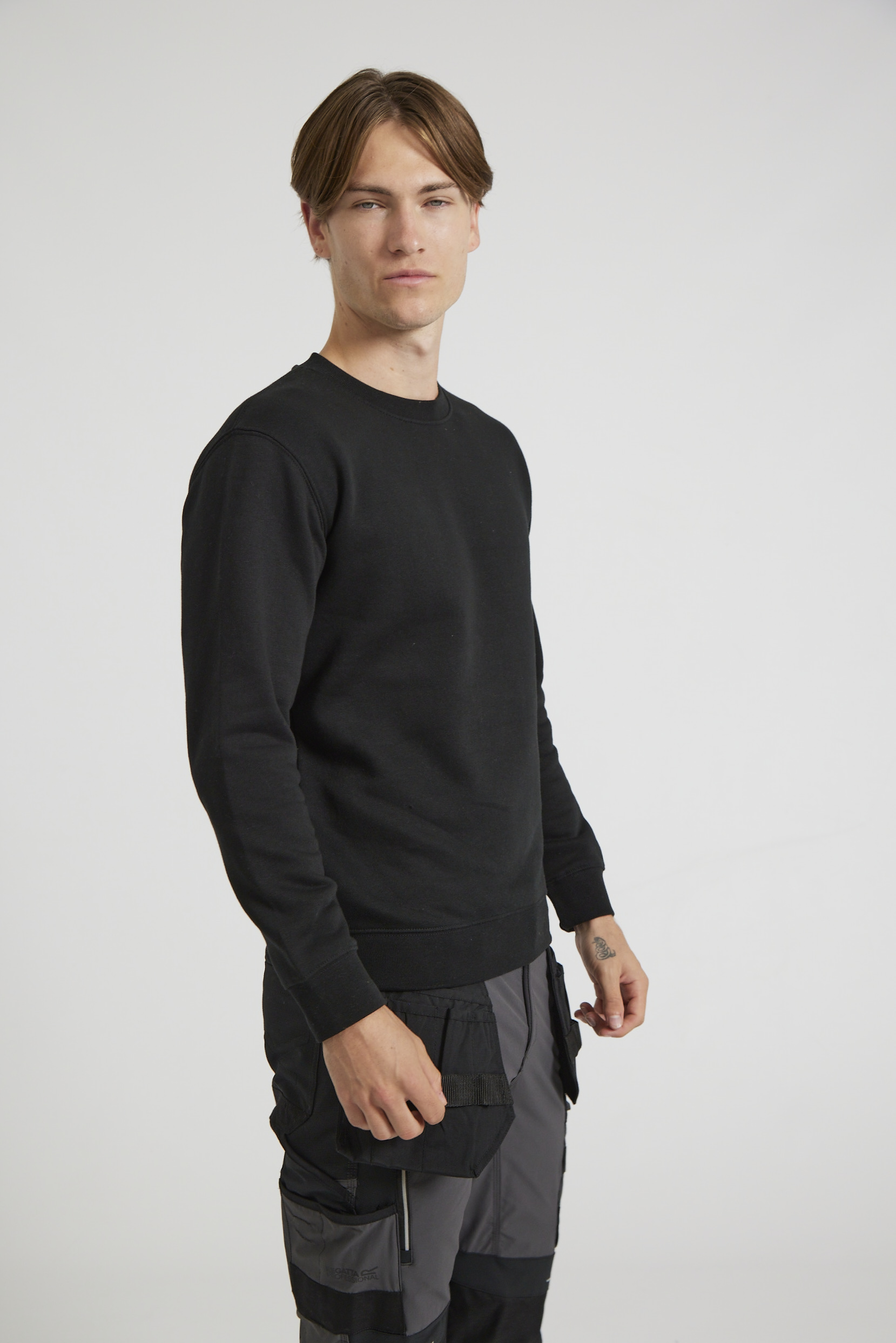 CR03-v2.0-Studio_567