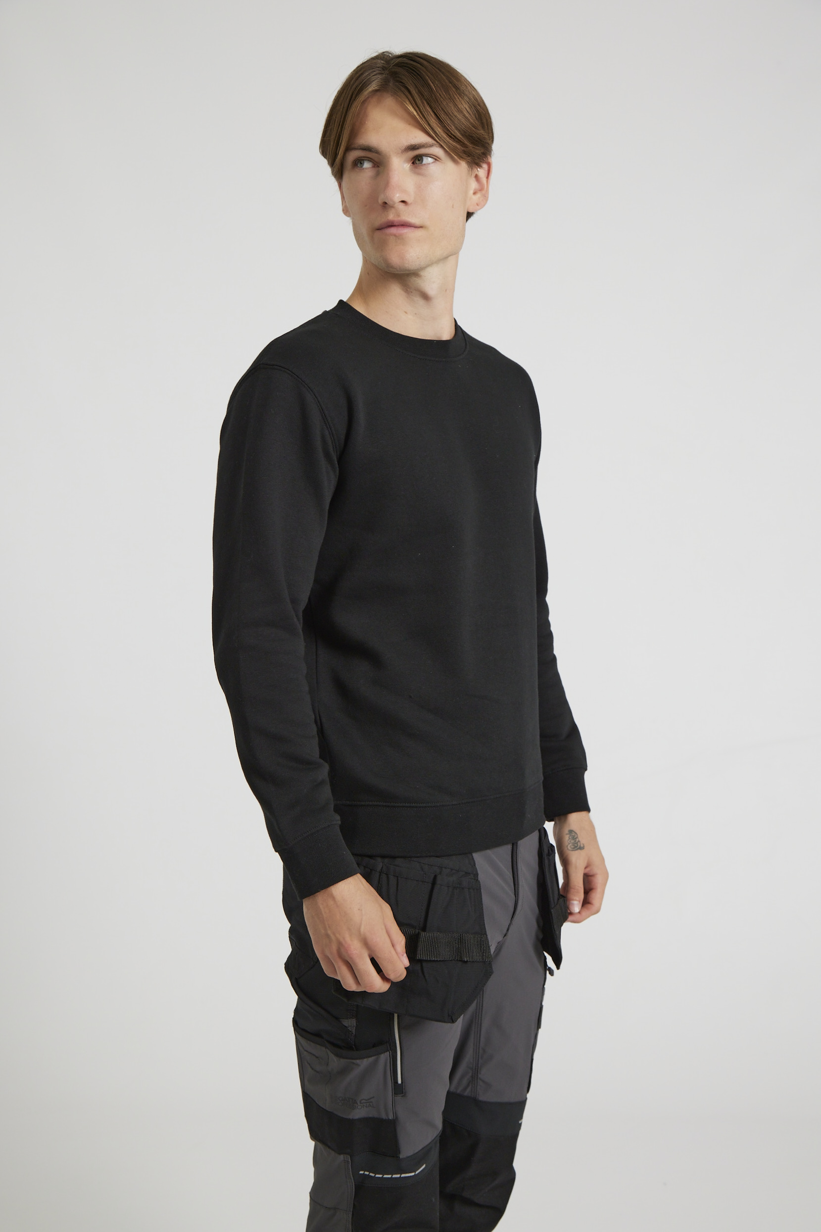 CR03-v2.0-Studio_568