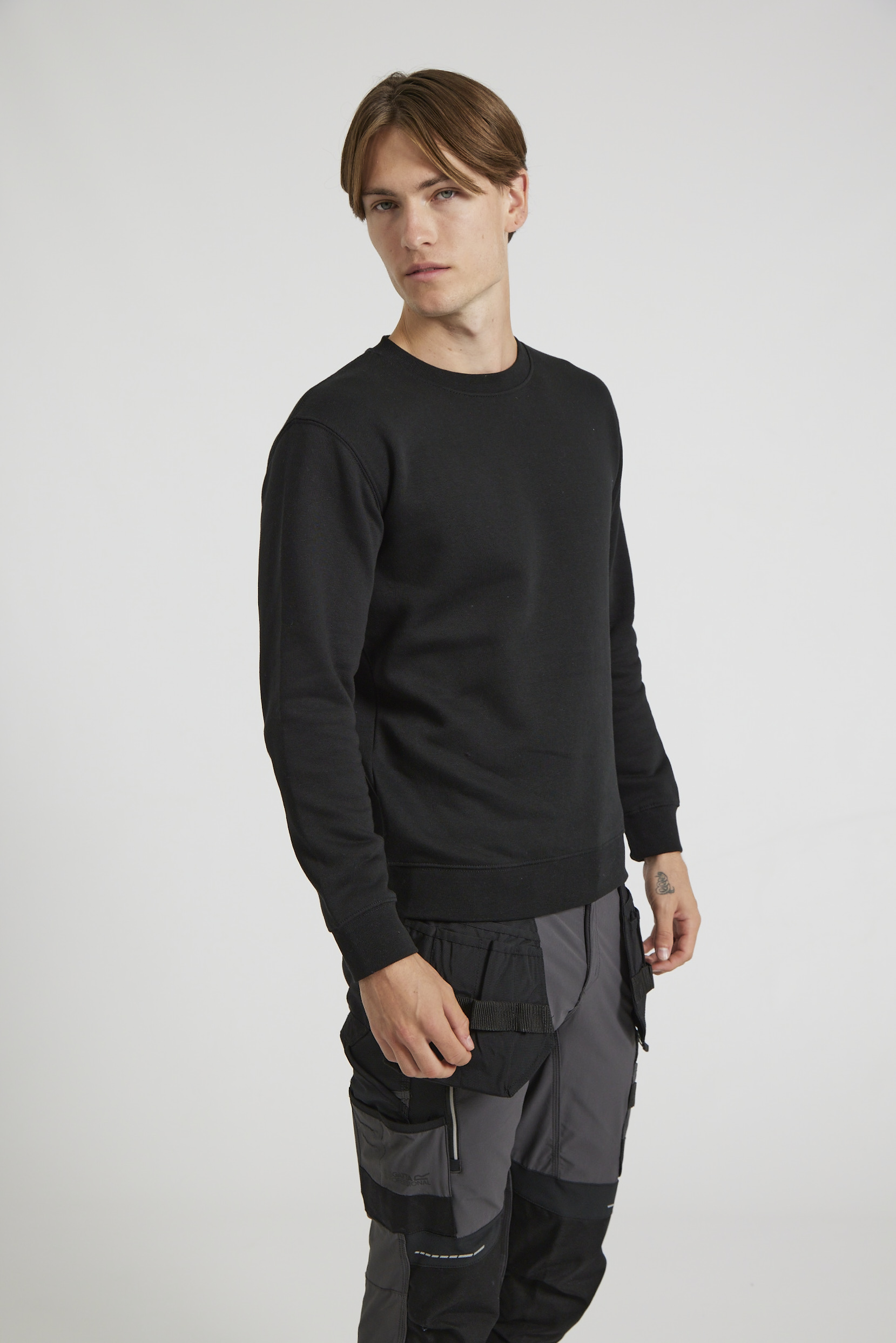 CR03-v2.0-Studio_570