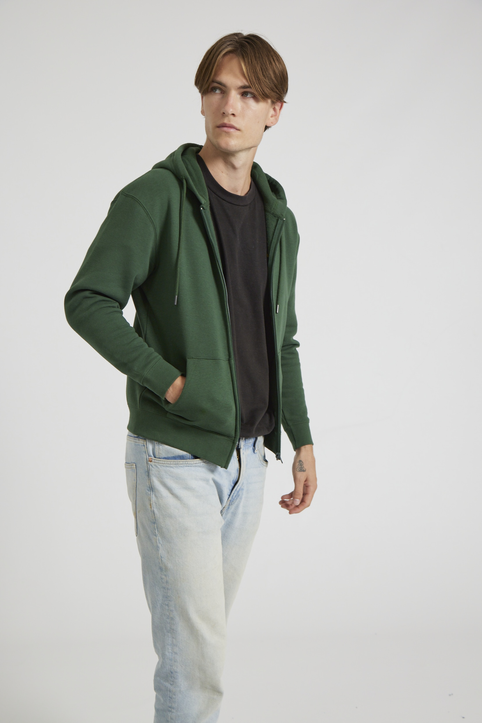 CR04-v2.0-Studio_169