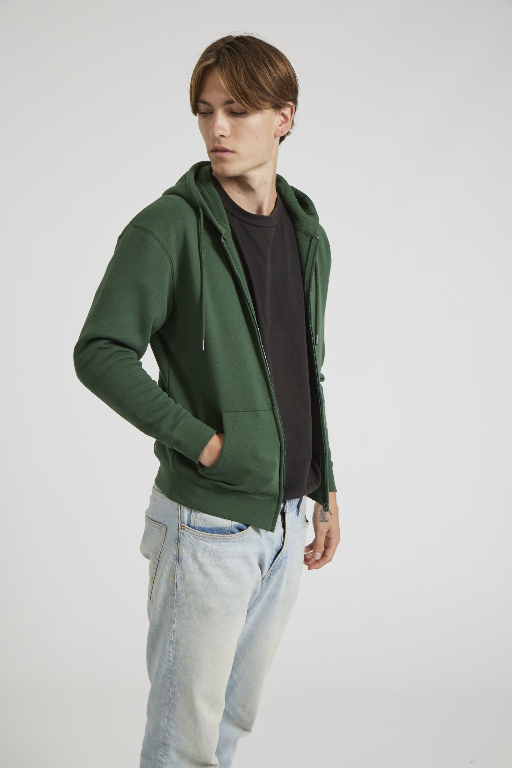 CR04-v2.0-Studio_170