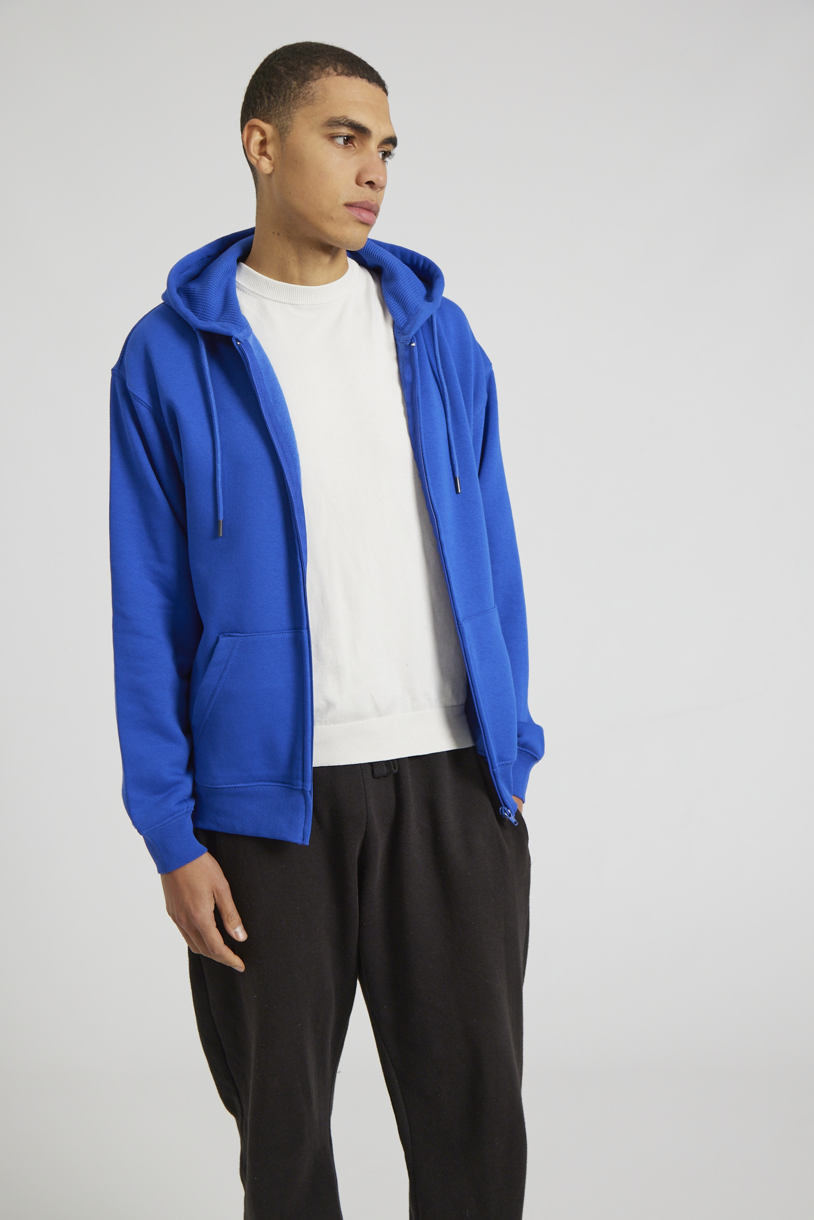 CR04-v2.0-Studio_230