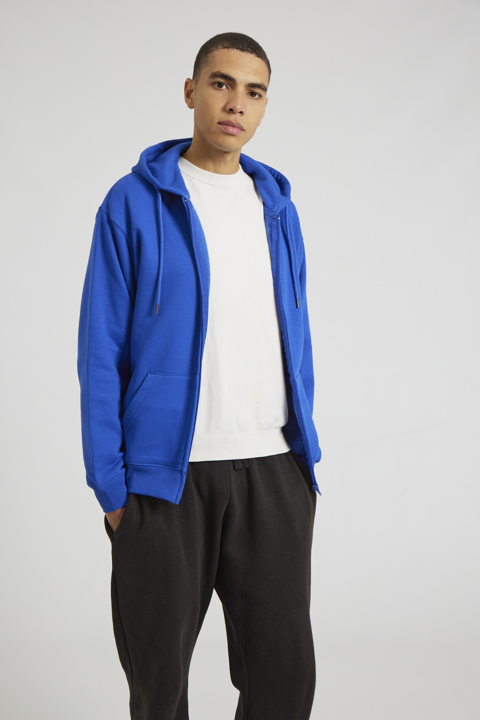 CR04-v2.0-Studio_239