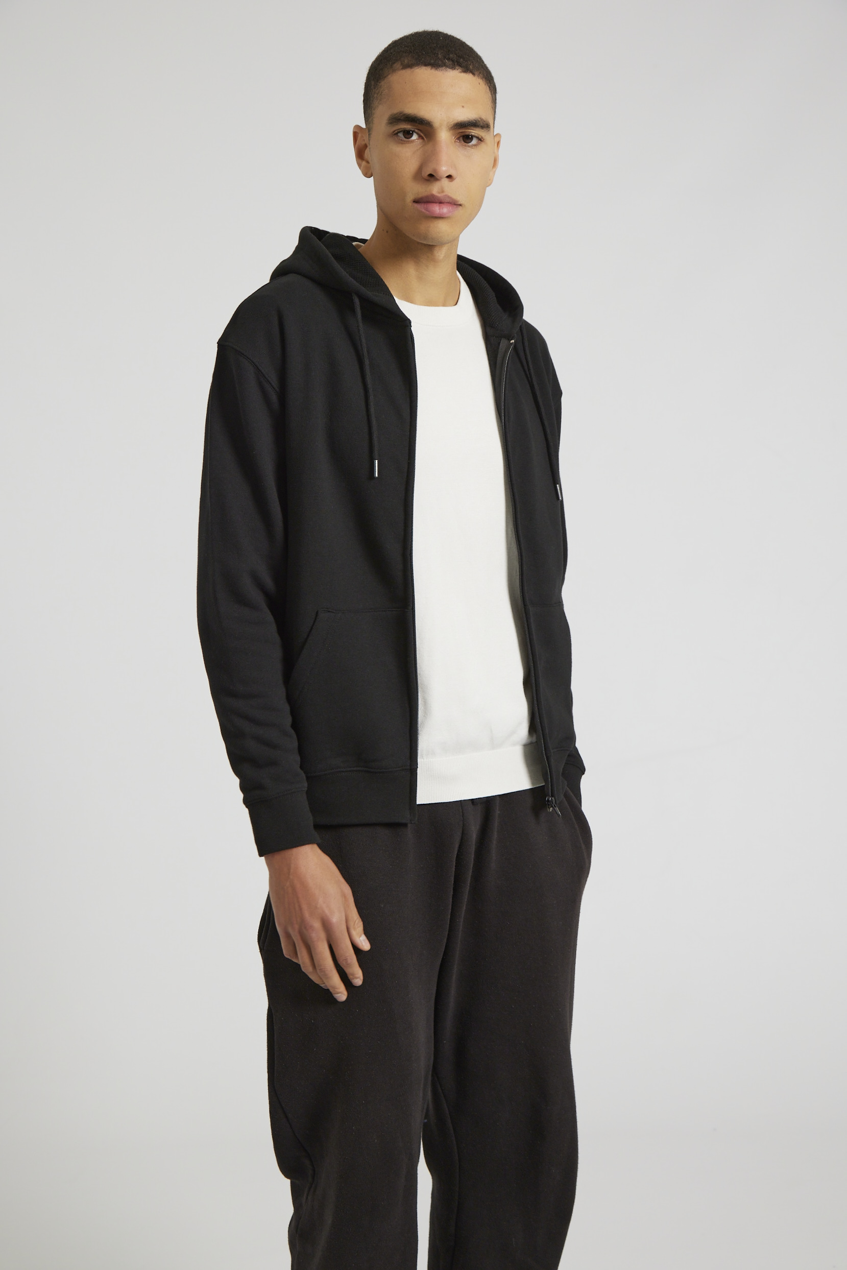 CR04-v2.0-Studio_484