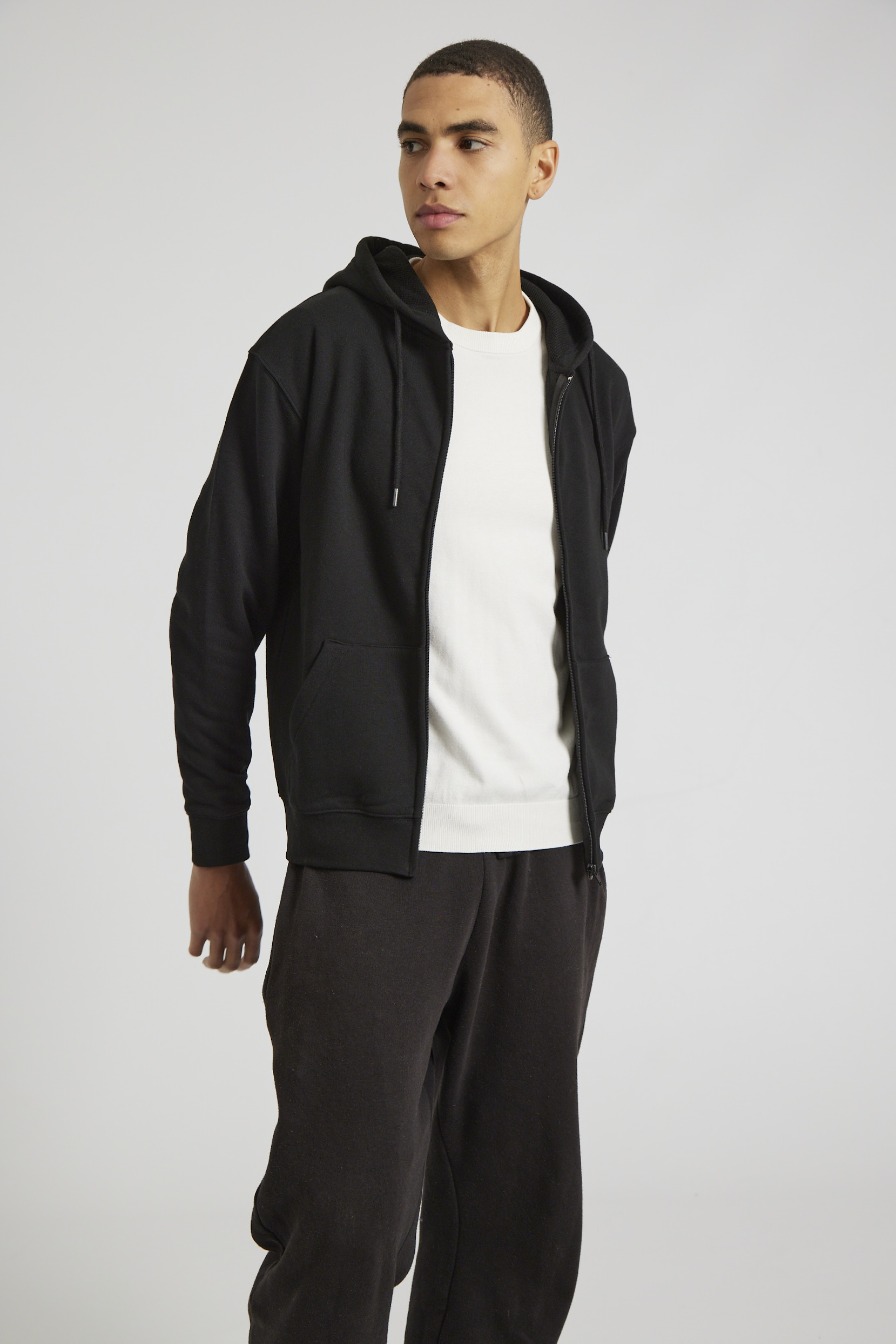 CR04-v2.0-Studio_485