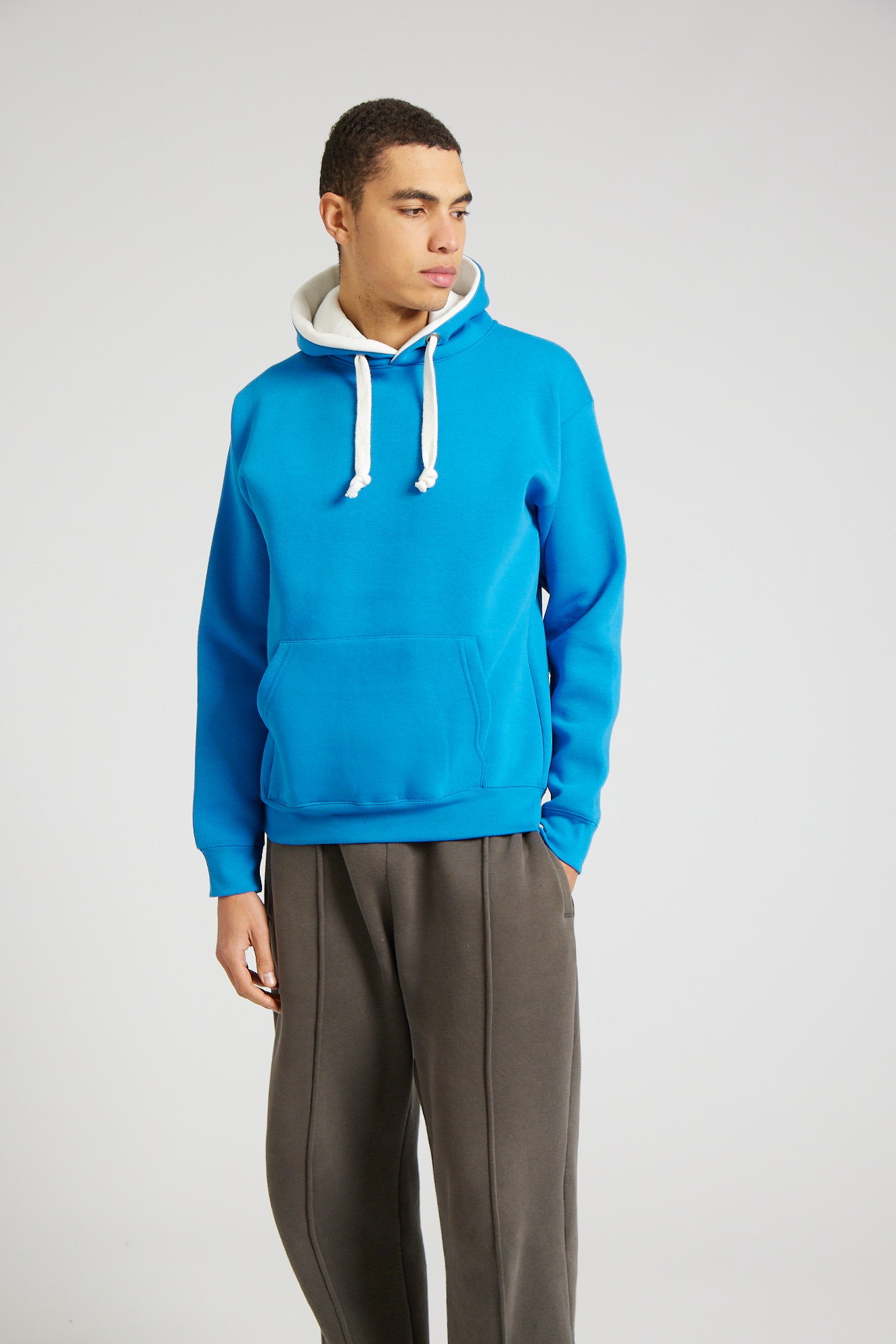 W73_Electric Blue White_05