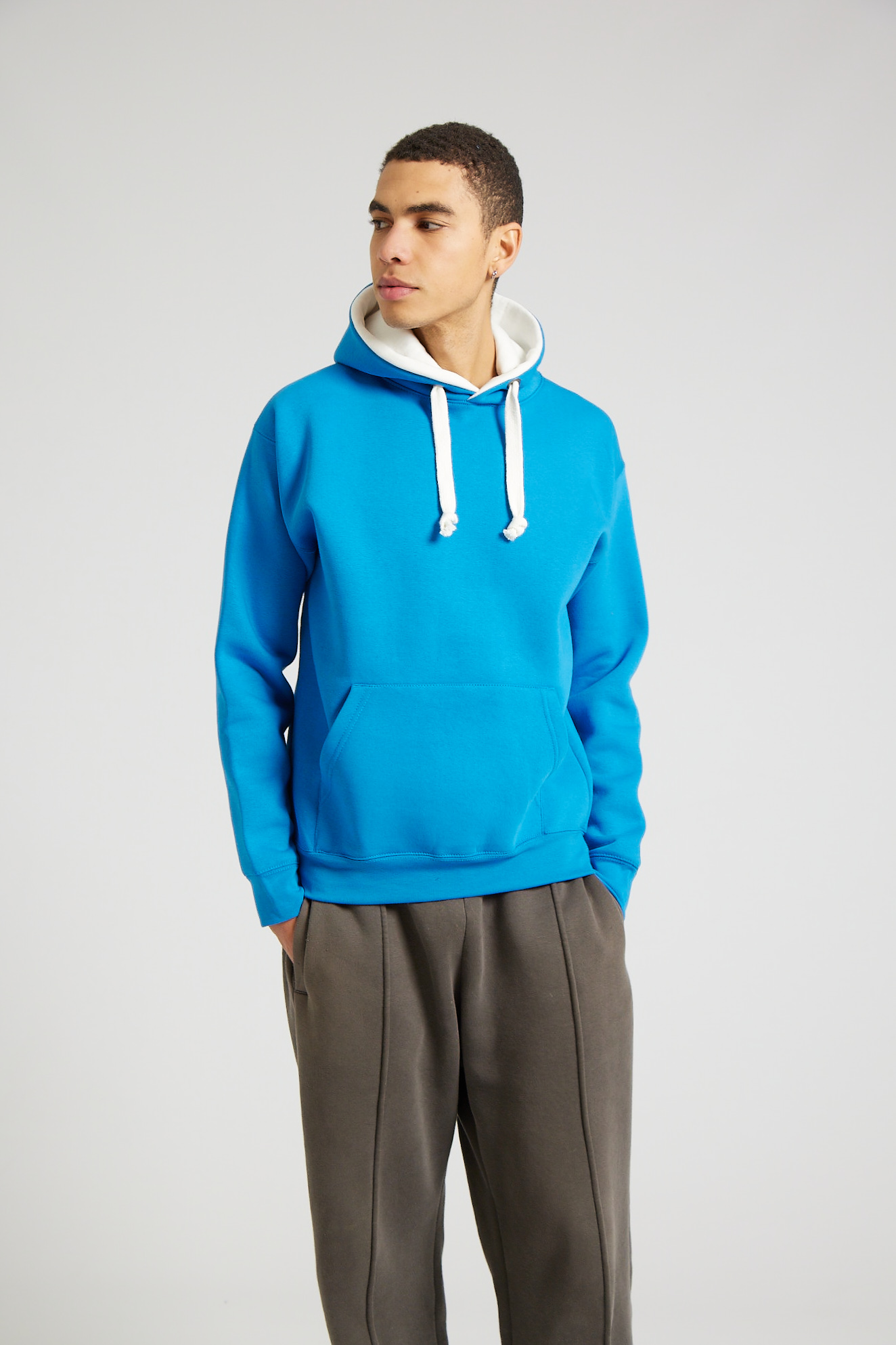 W73_Electric Blue White_09