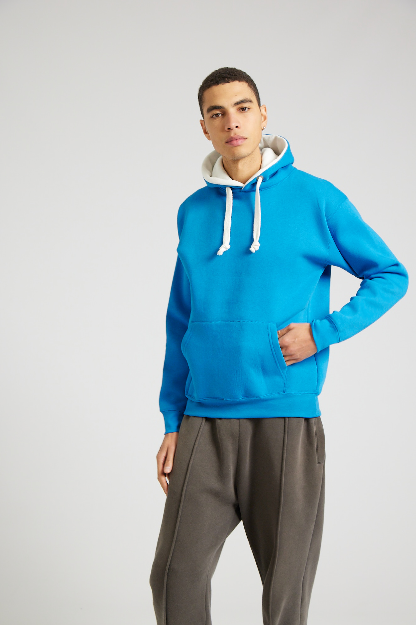 W73_Electric Blue White_10