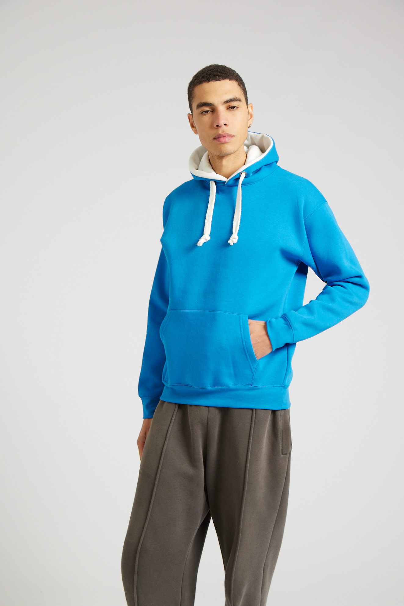 W73_Electric Blue White_11