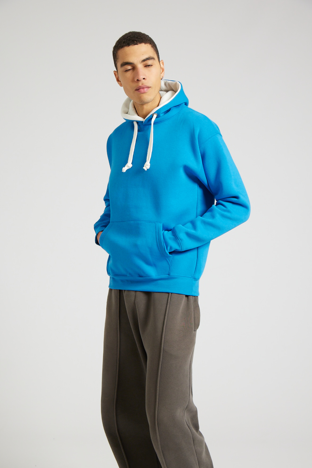 W73_Electric Blue White_18