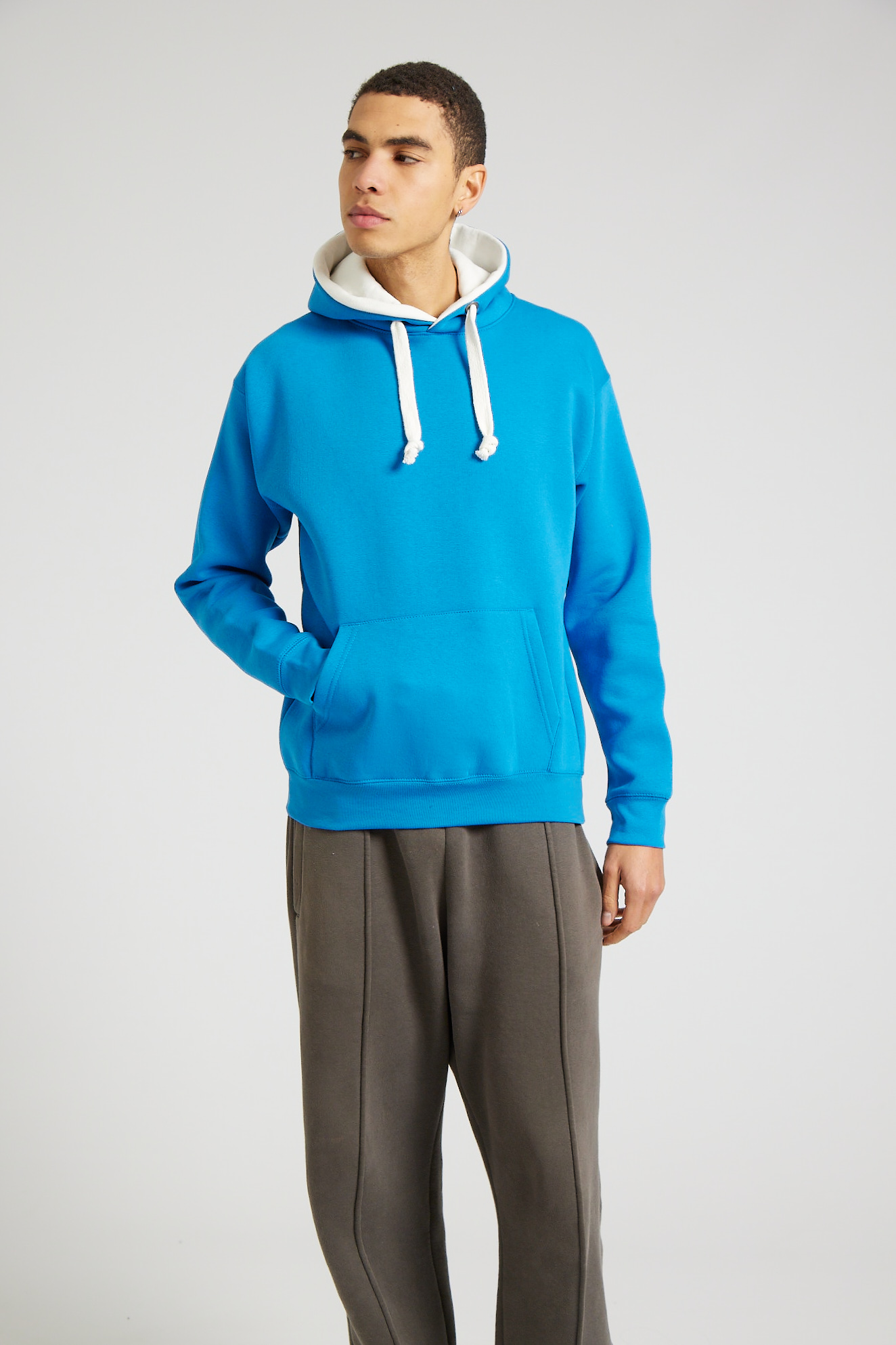 W73_Electric Blue White_31