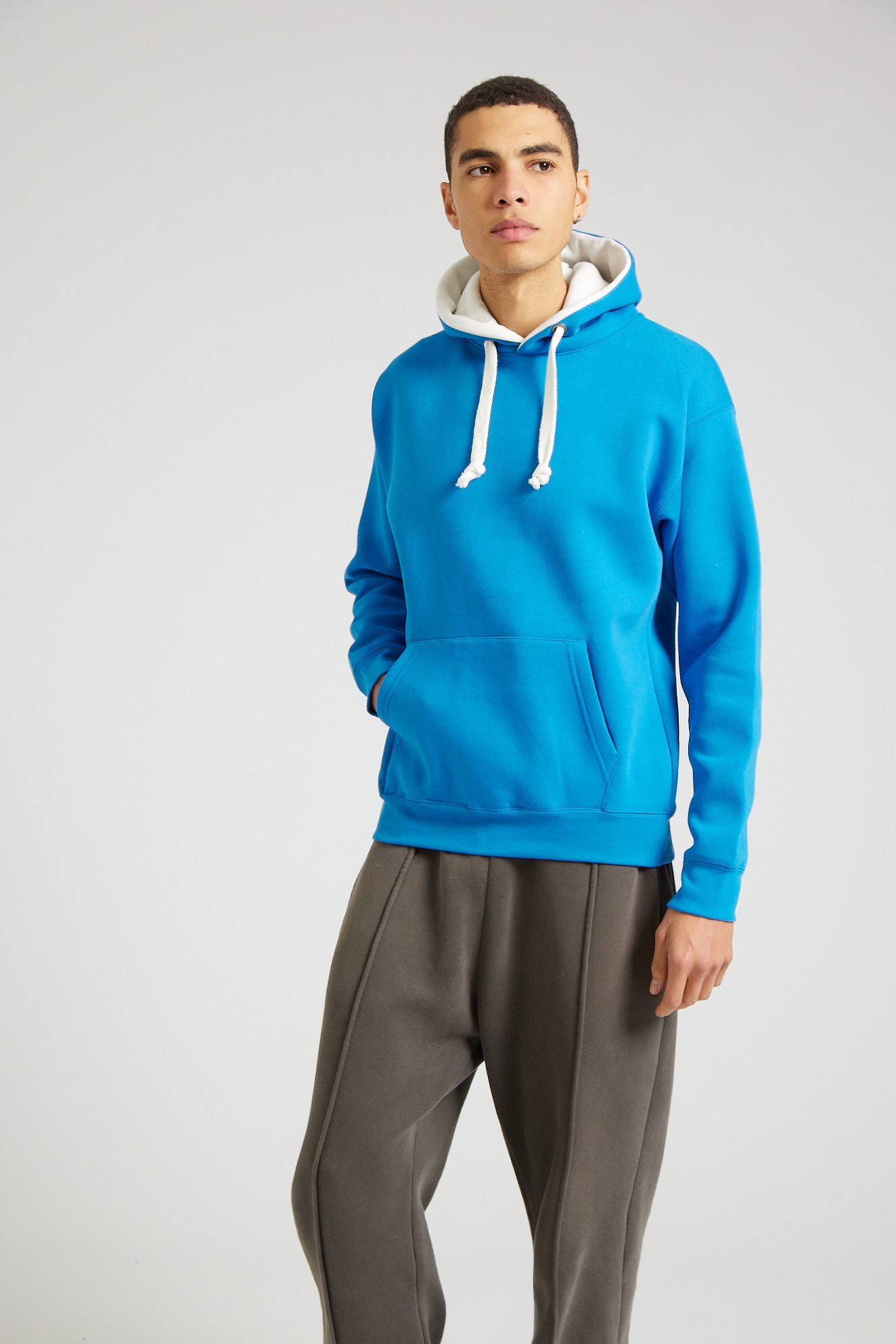 W73_Electric Blue White_35