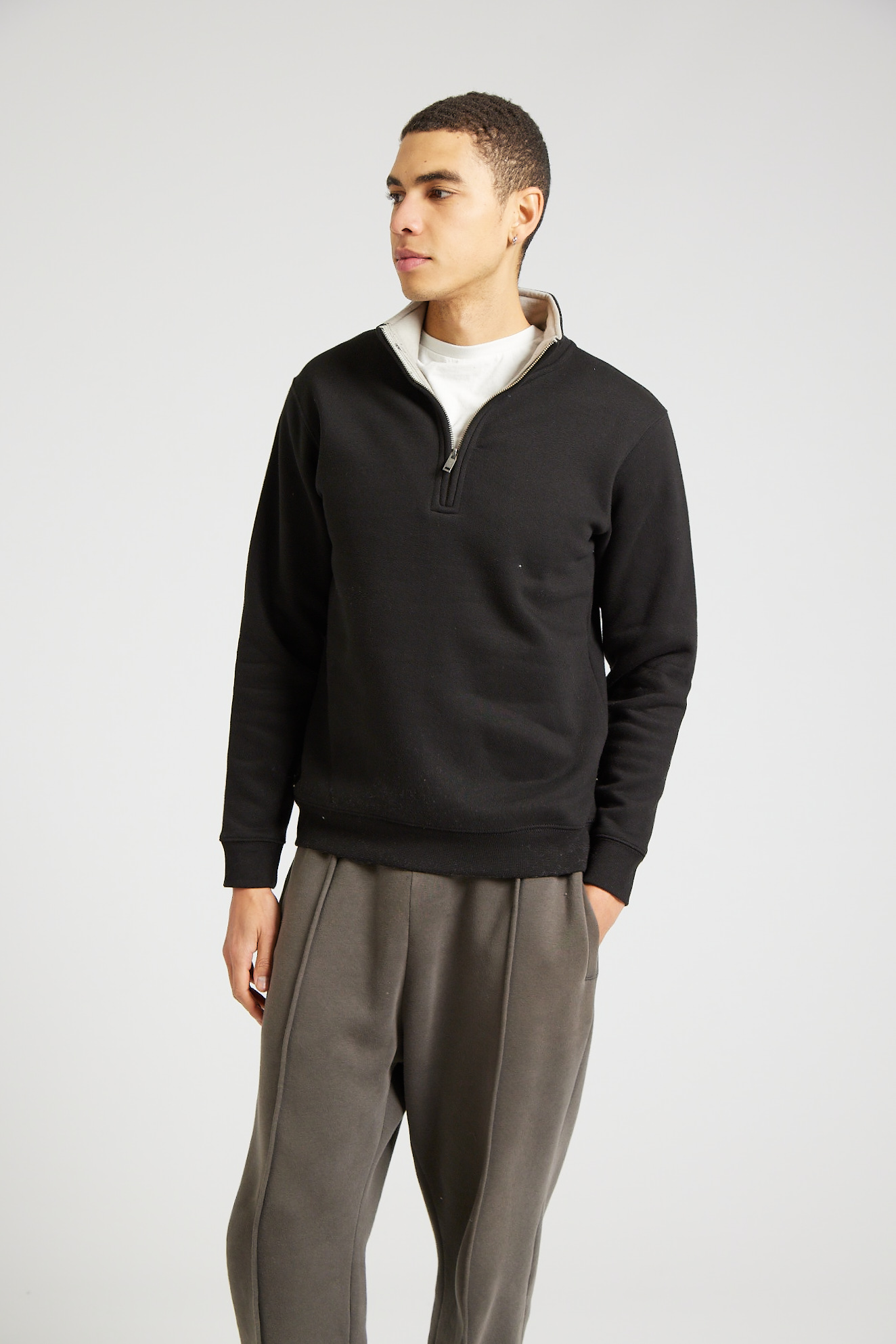 W75_Black Grey Mist_05