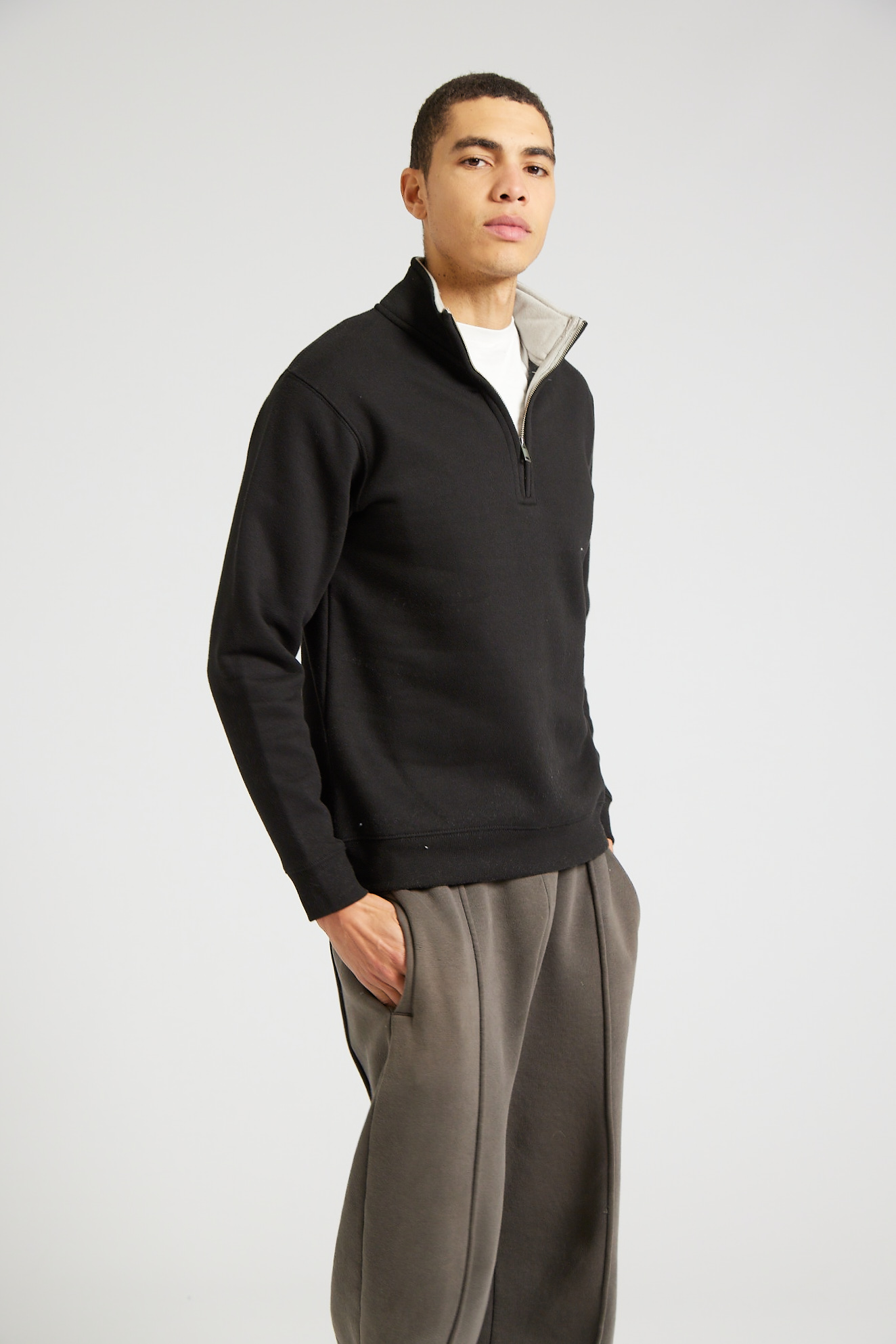 W75_Black Grey Mist_11