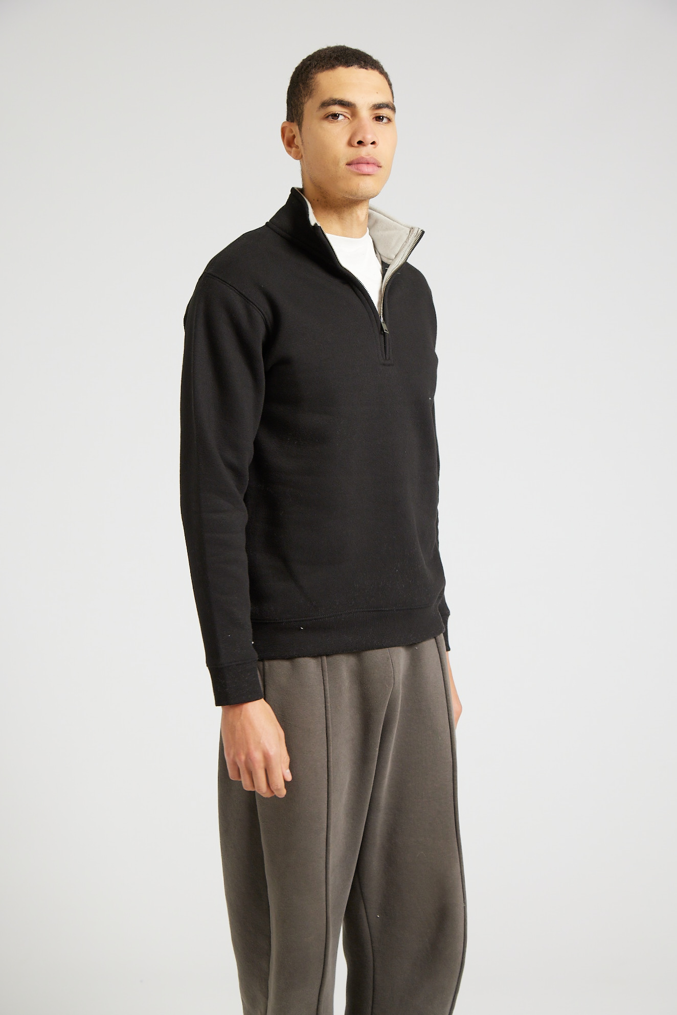 W75_Black Grey Mist_23