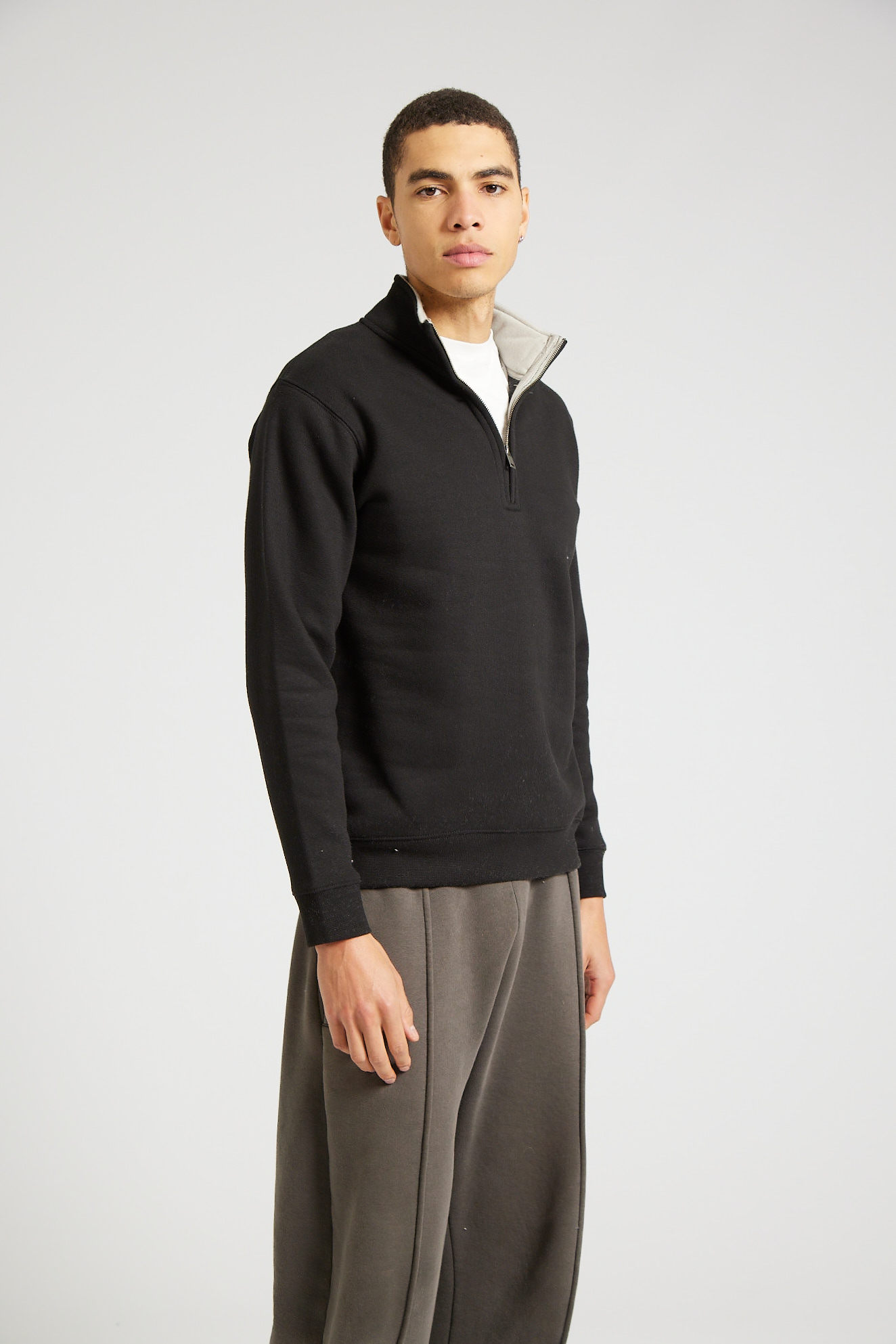 W75_Black Grey Mist_24