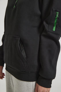 CR06-Studio_380